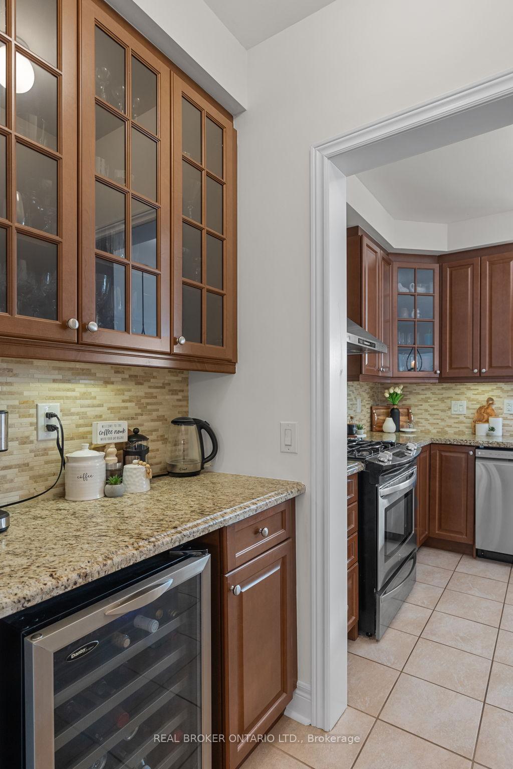 Photo 8 of 33 Royal Park Boulevard, Barrie, Bayshore — HOMEH