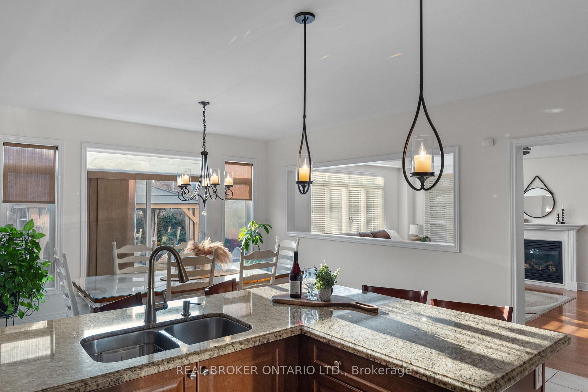 Photo 9 of 33 Royal Park Boulevard, Barrie, Bayshore — HOMEH