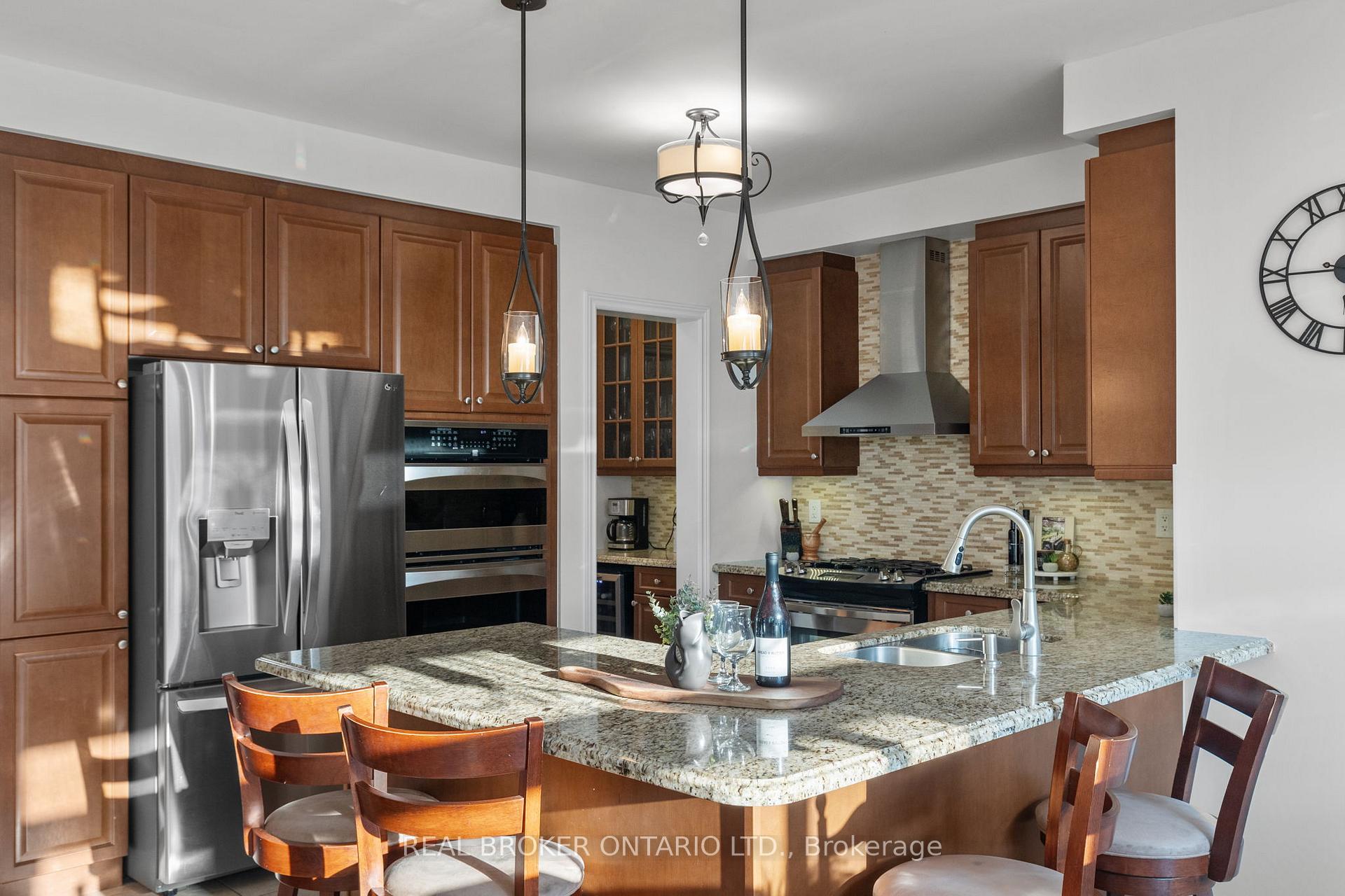 Photo 11 of 33 Royal Park Boulevard, Barrie, Bayshore — HOMEH