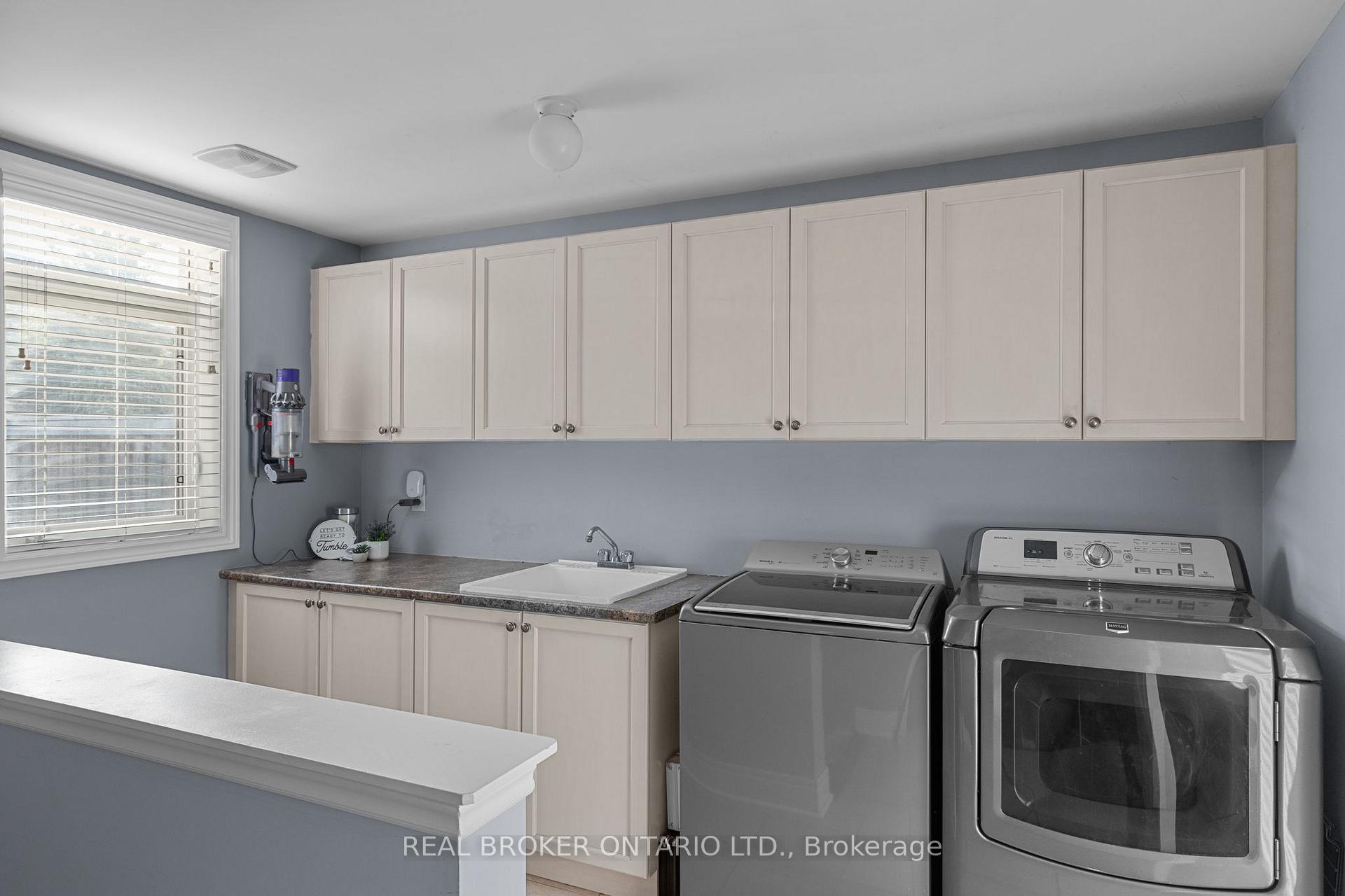 Photo 19 of 33 Royal Park Boulevard, Barrie, Bayshore — HOMEH