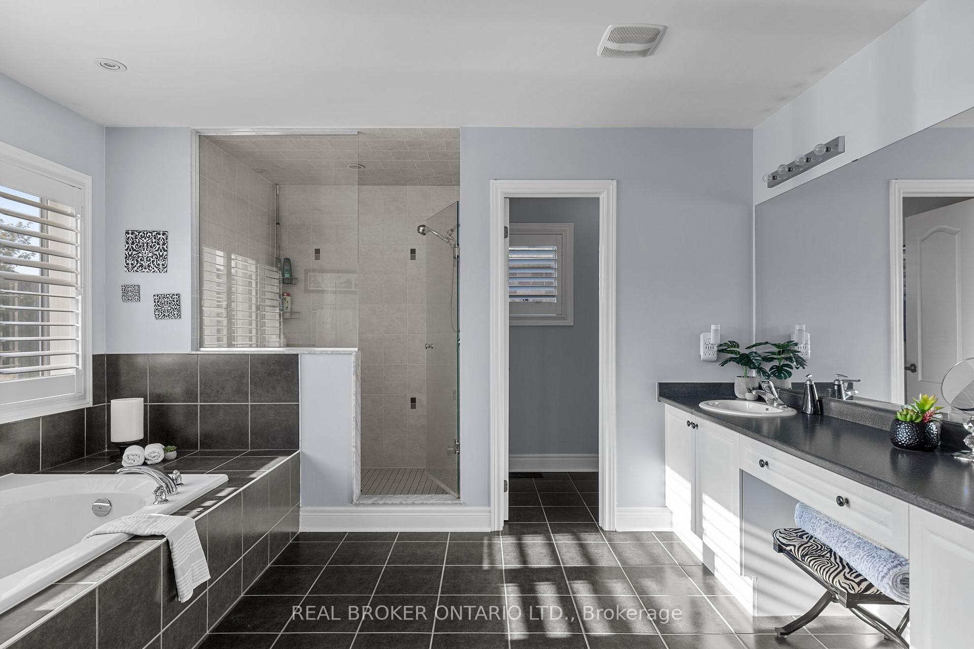 Photo 26 of 33 Royal Park Boulevard, Barrie, Bayshore — HOMEH