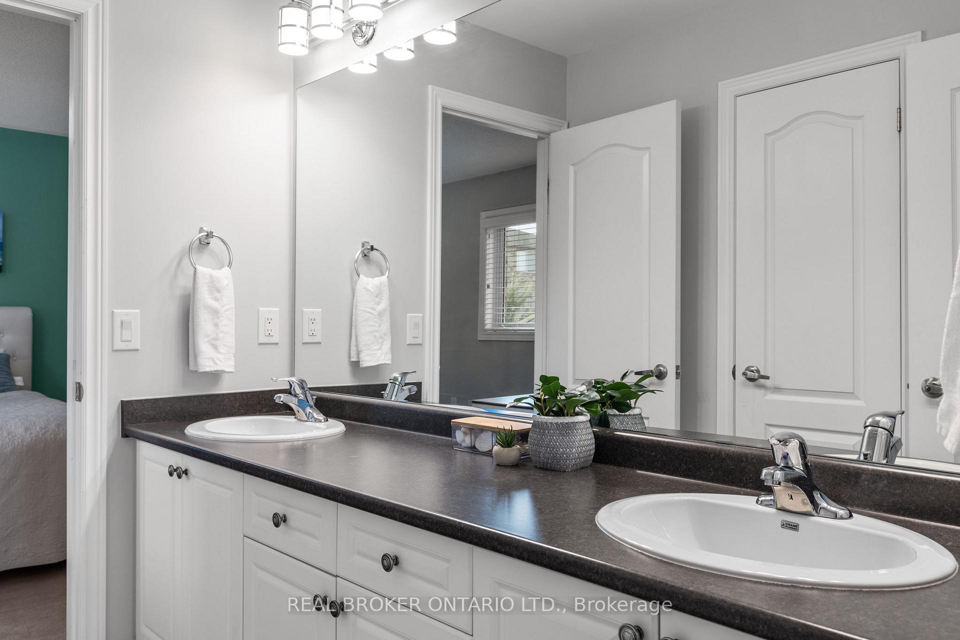 Photo 35 of 33 Royal Park Boulevard, Barrie, Bayshore — HOMEH