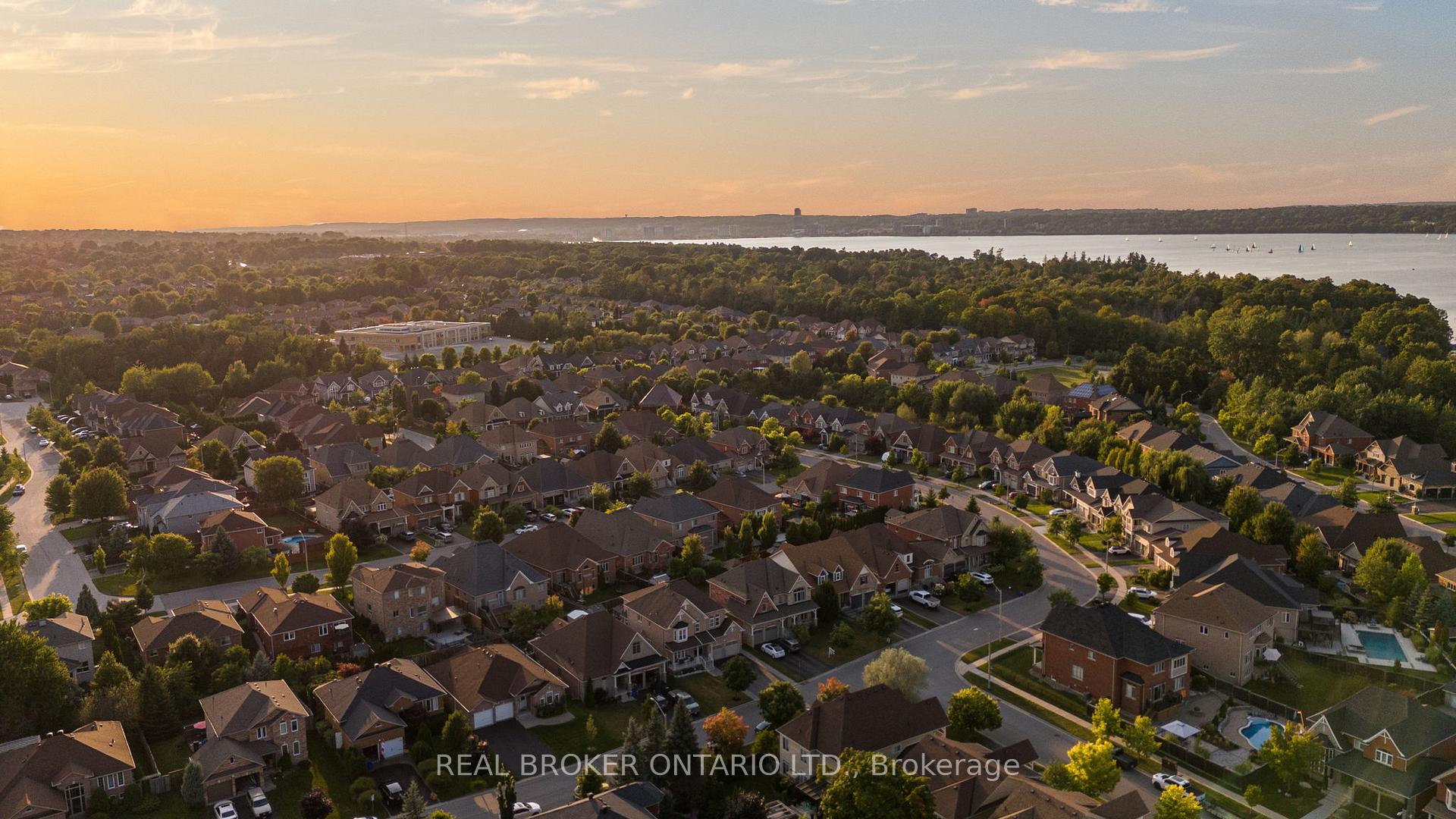 Photo 48 of 33 Royal Park Boulevard, Barrie, Bayshore — HOMEH