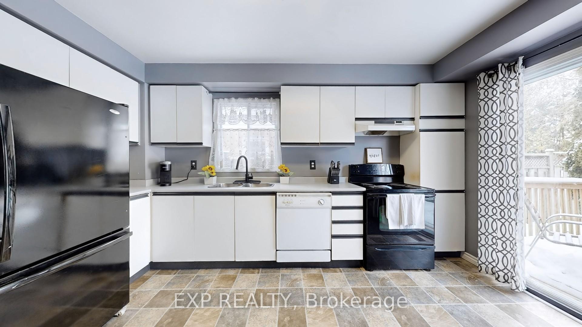 Photo 7 of 18 Flaxman Avenue N, Clarington, Bowmanville — HOMEH