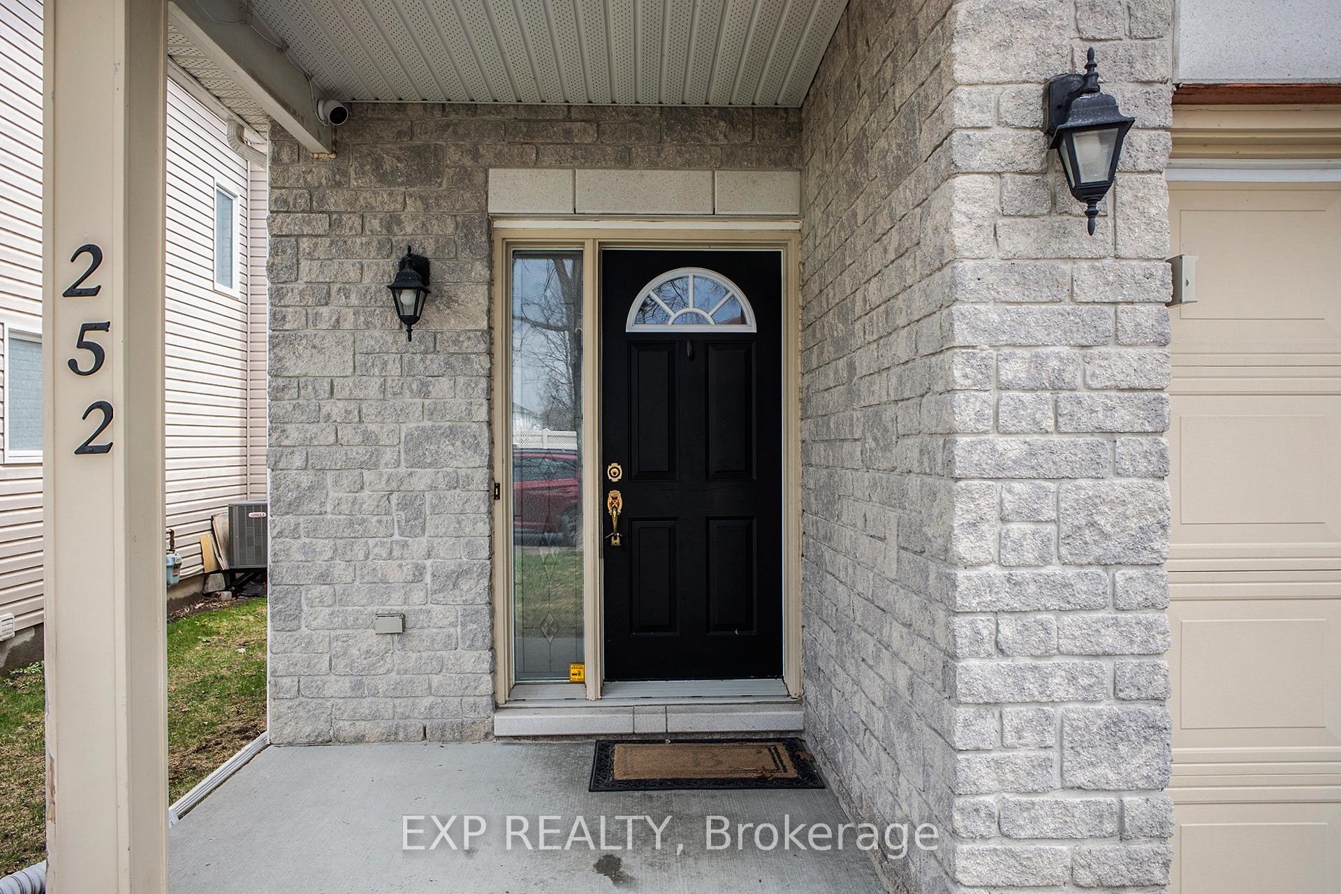 Photo 3 of 252 Deerfox Drive, Ottawa, Barrhaven - Longfields — HOMEH