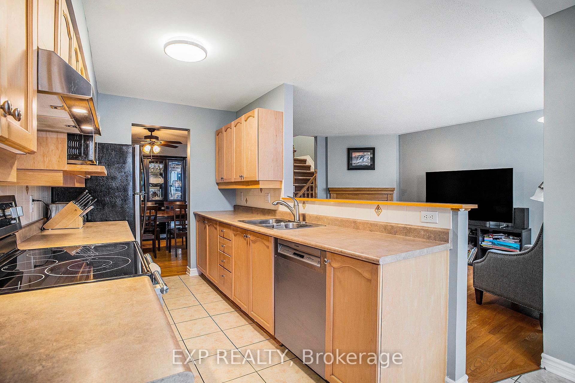 Photo 12 of 252 Deerfox Drive, Ottawa, Barrhaven - Longfields — HOMEH