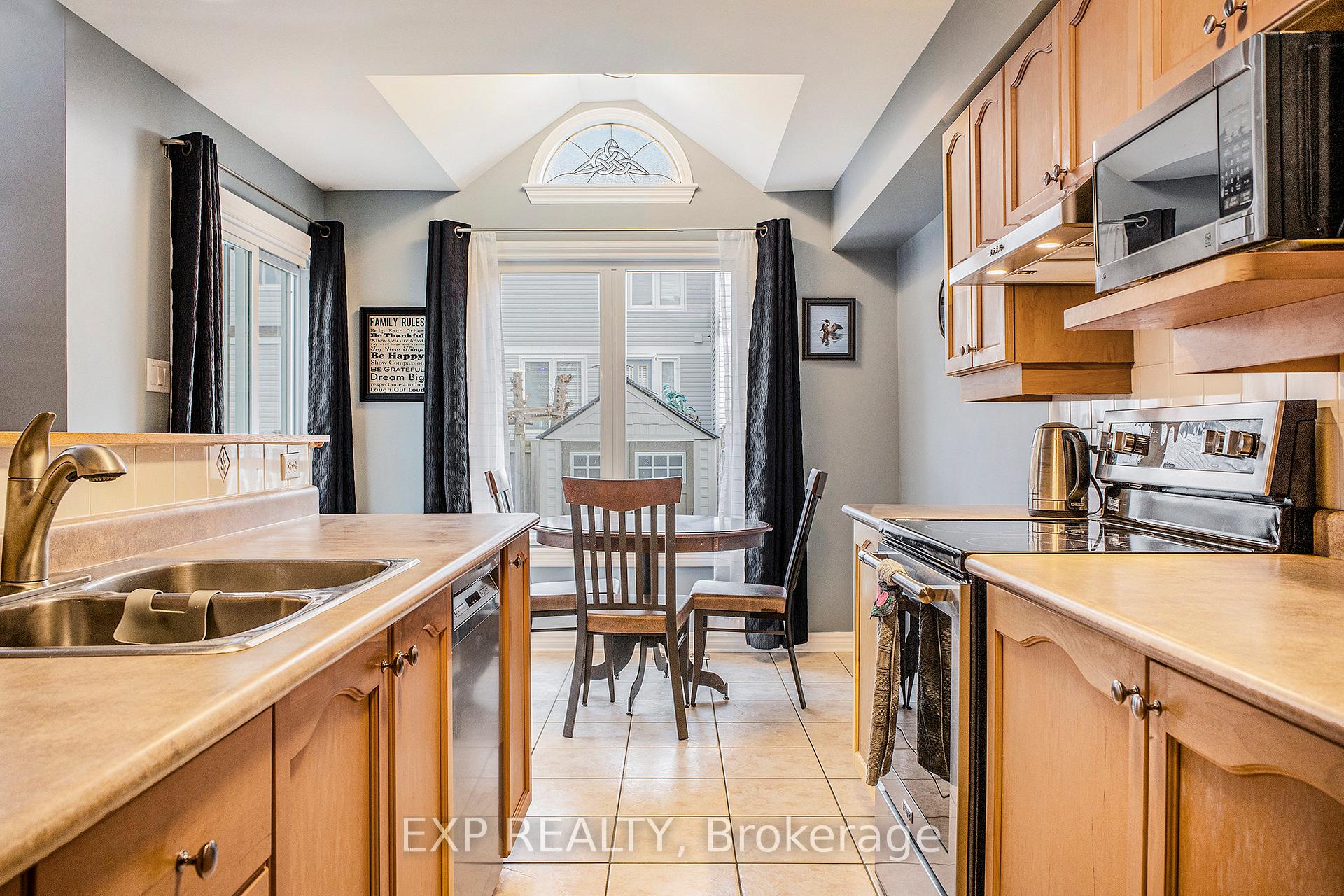 Photo 13 of 252 Deerfox Drive, Ottawa, Barrhaven - Longfields — HOMEH