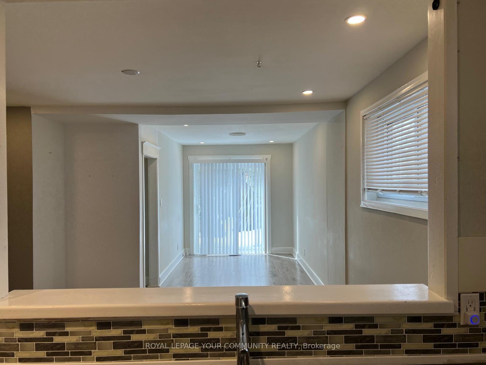 Photo 3 of 26 Holman Crescent, Aurora, Aurora Highlands — HOMEH