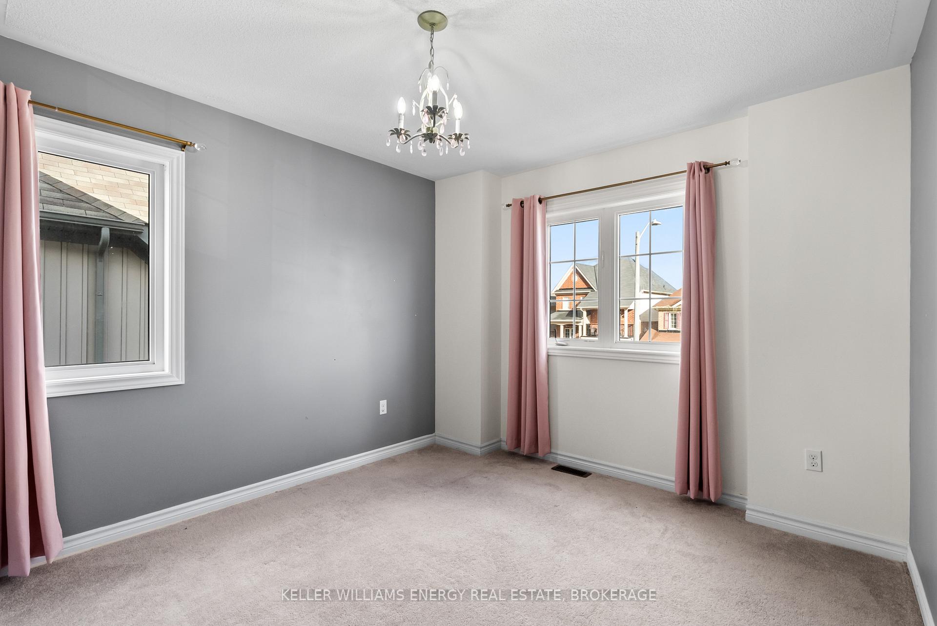 Photo 16 of 10 Jack Roach Street, Clarington, Bowmanville — HOMEH