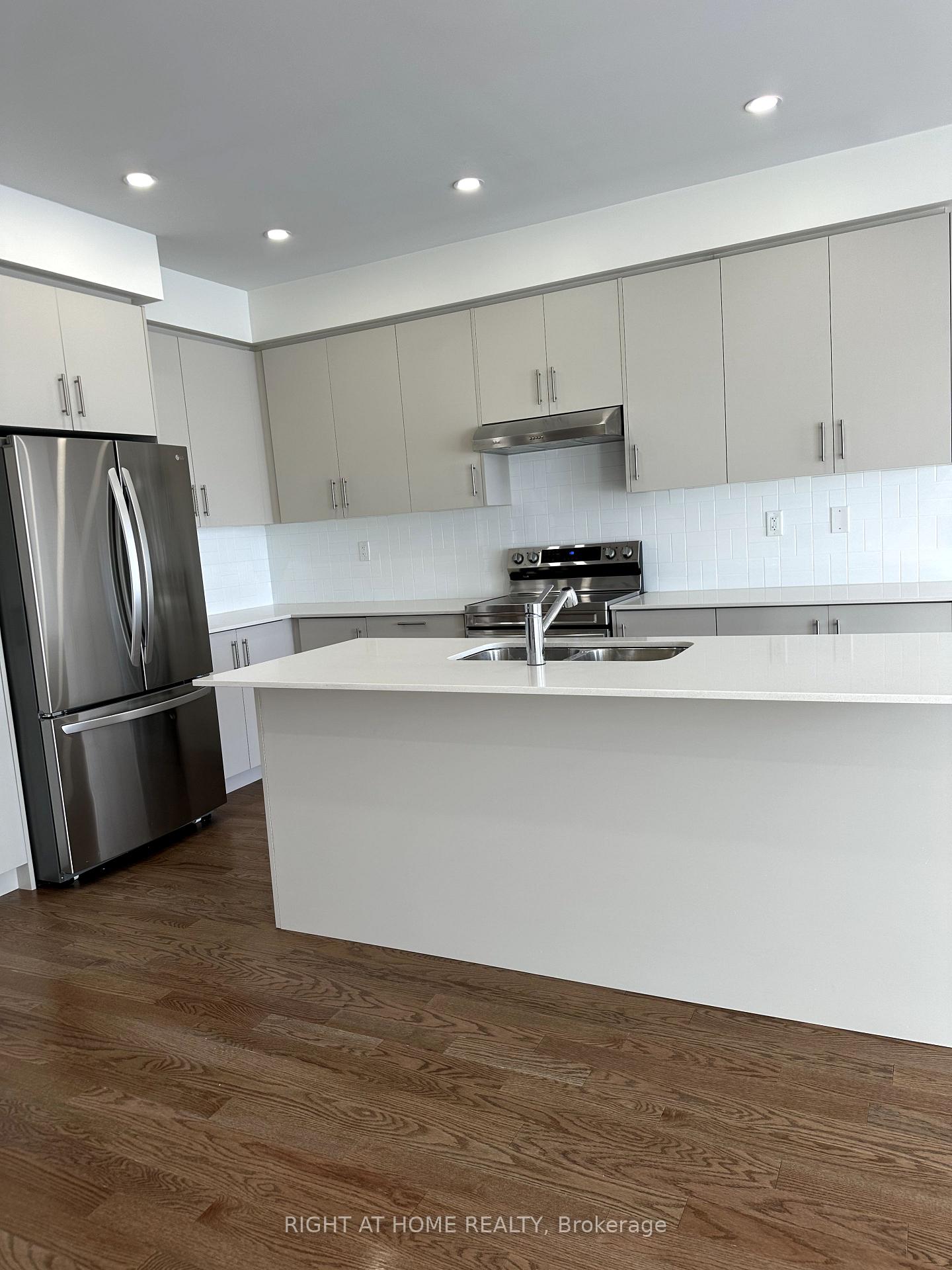 Photo 7 of Unit Upper, 32 Greer Street, Barrie, Rural Barrie Southeast — HOMEH