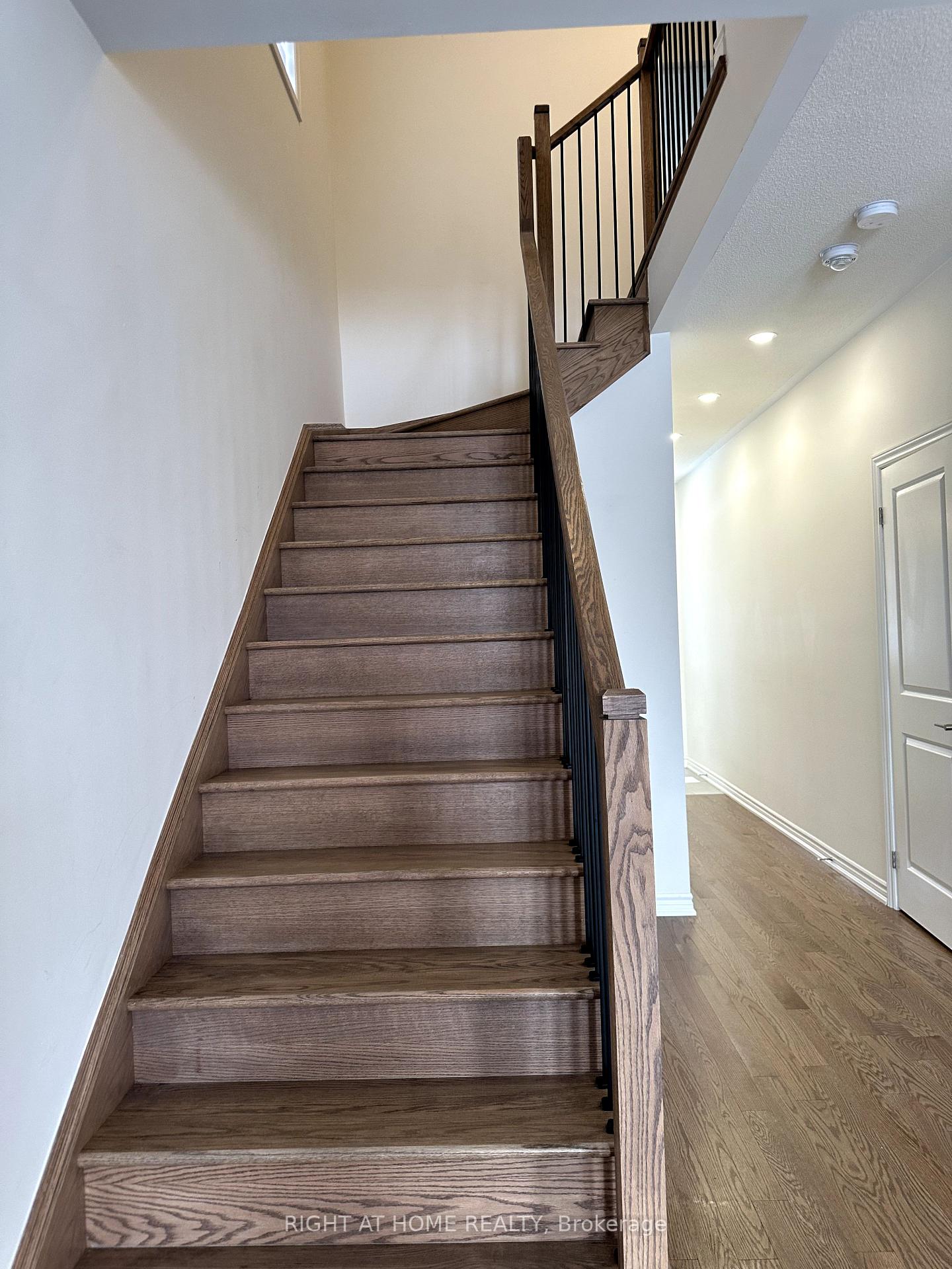 Photo 10 of Unit Upper, 32 Greer Street, Barrie, Rural Barrie Southeast — HOMEH
