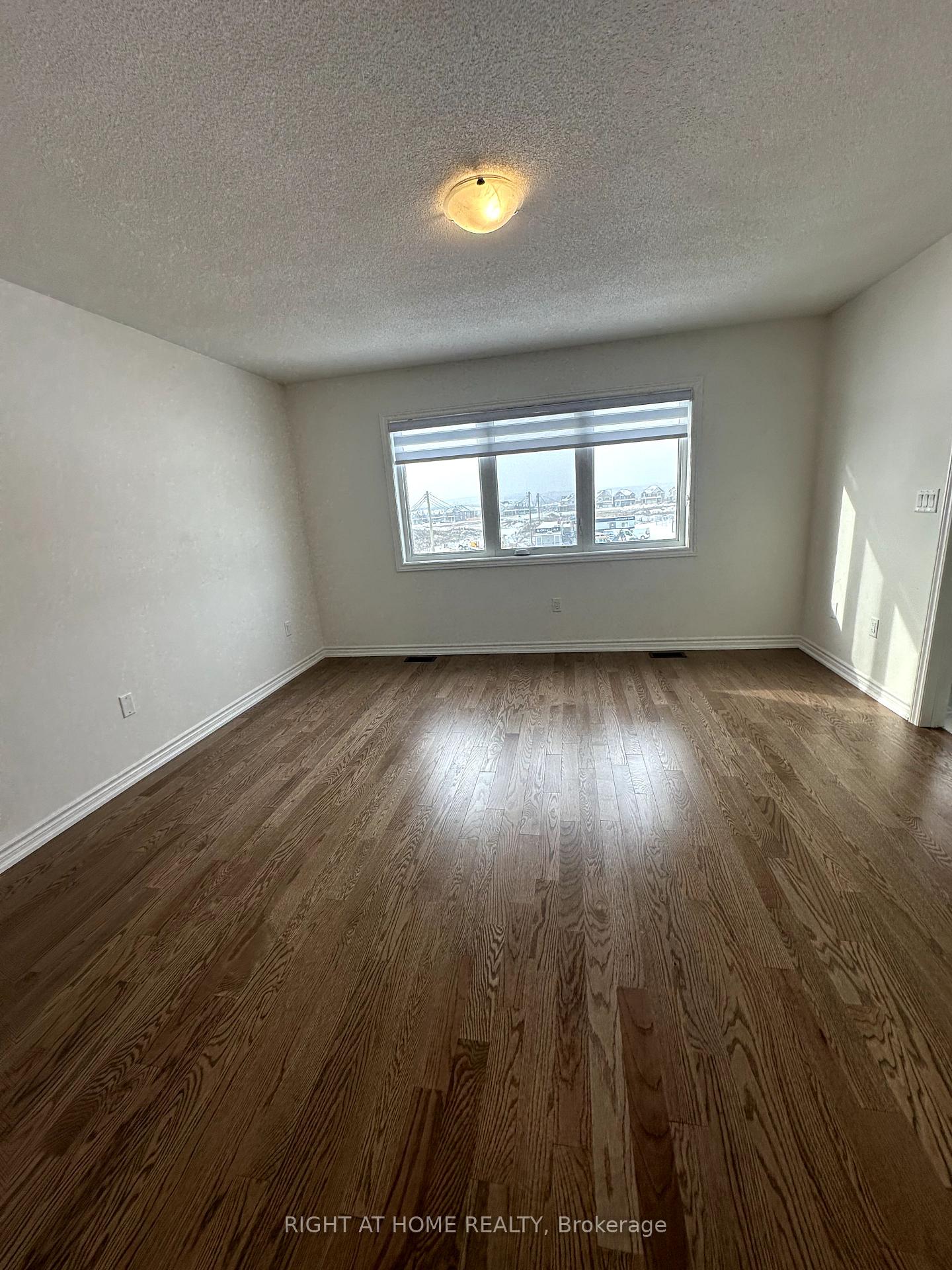 Photo 12 of Unit Upper, 32 Greer Street, Barrie, Rural Barrie Southeast — HOMEH