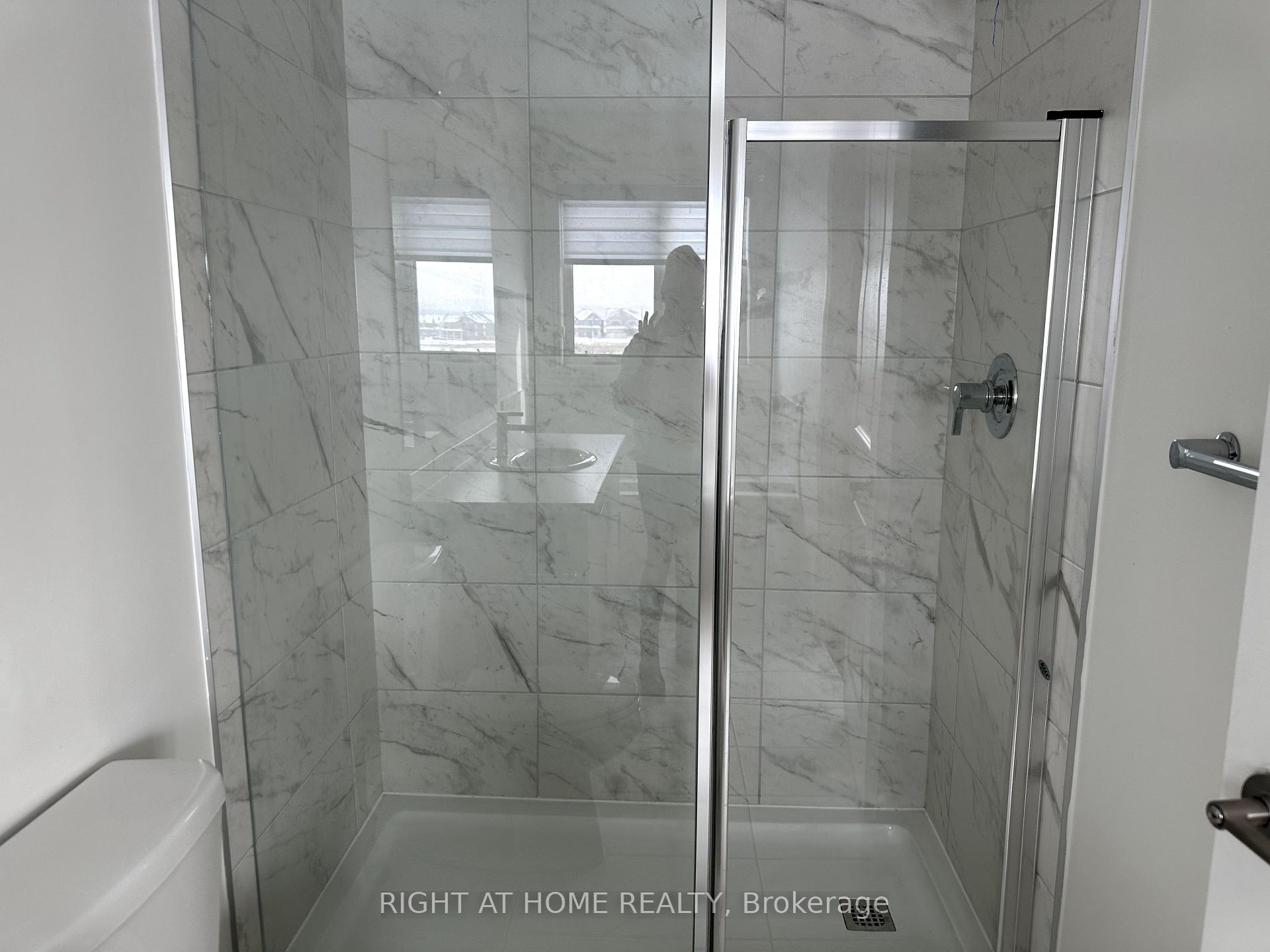 Photo 14 of Unit Upper, 32 Greer Street, Barrie, Rural Barrie Southeast — HOMEH