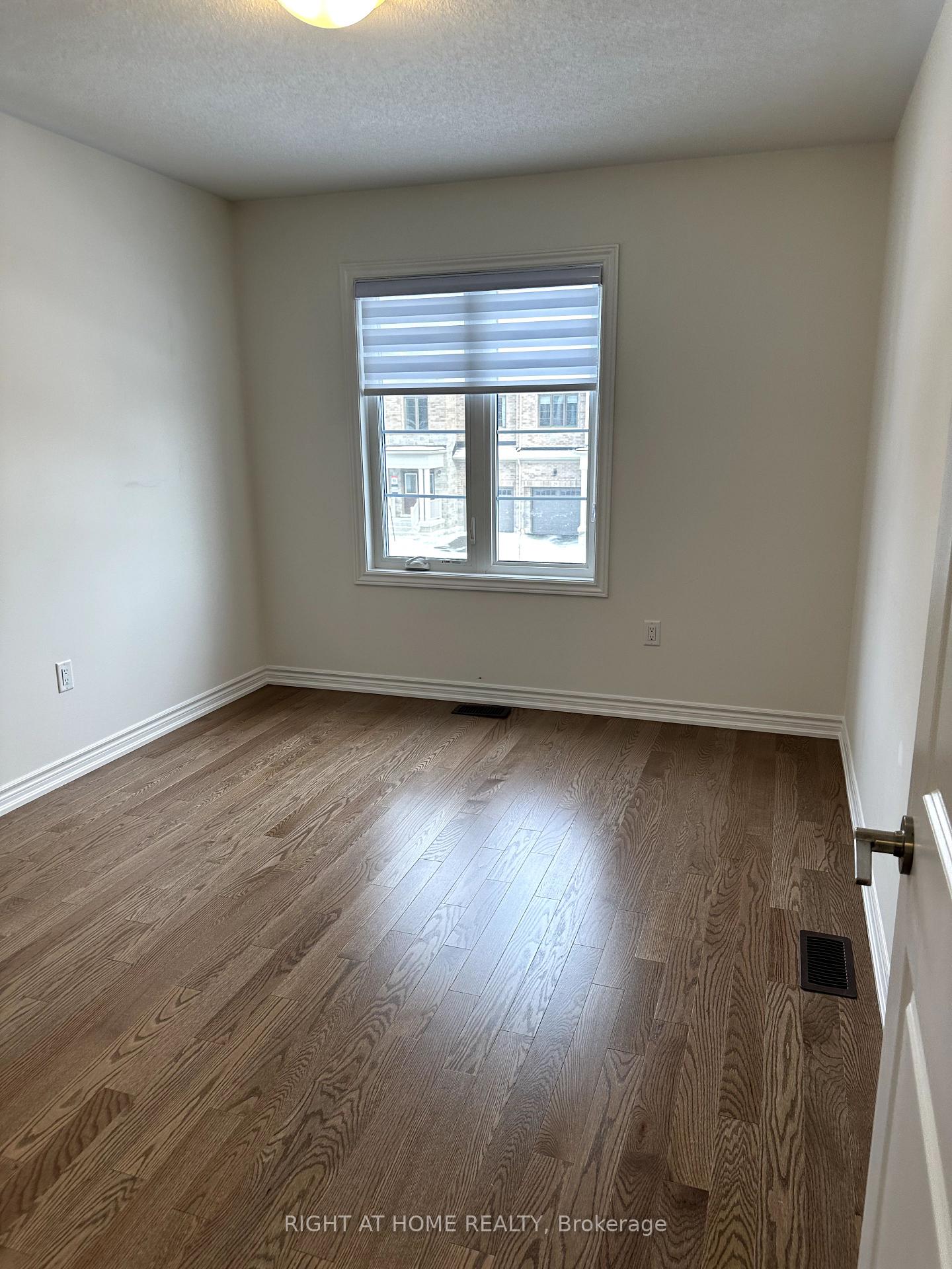 Photo 16 of Unit Upper, 32 Greer Street, Barrie, Rural Barrie Southeast — HOMEH