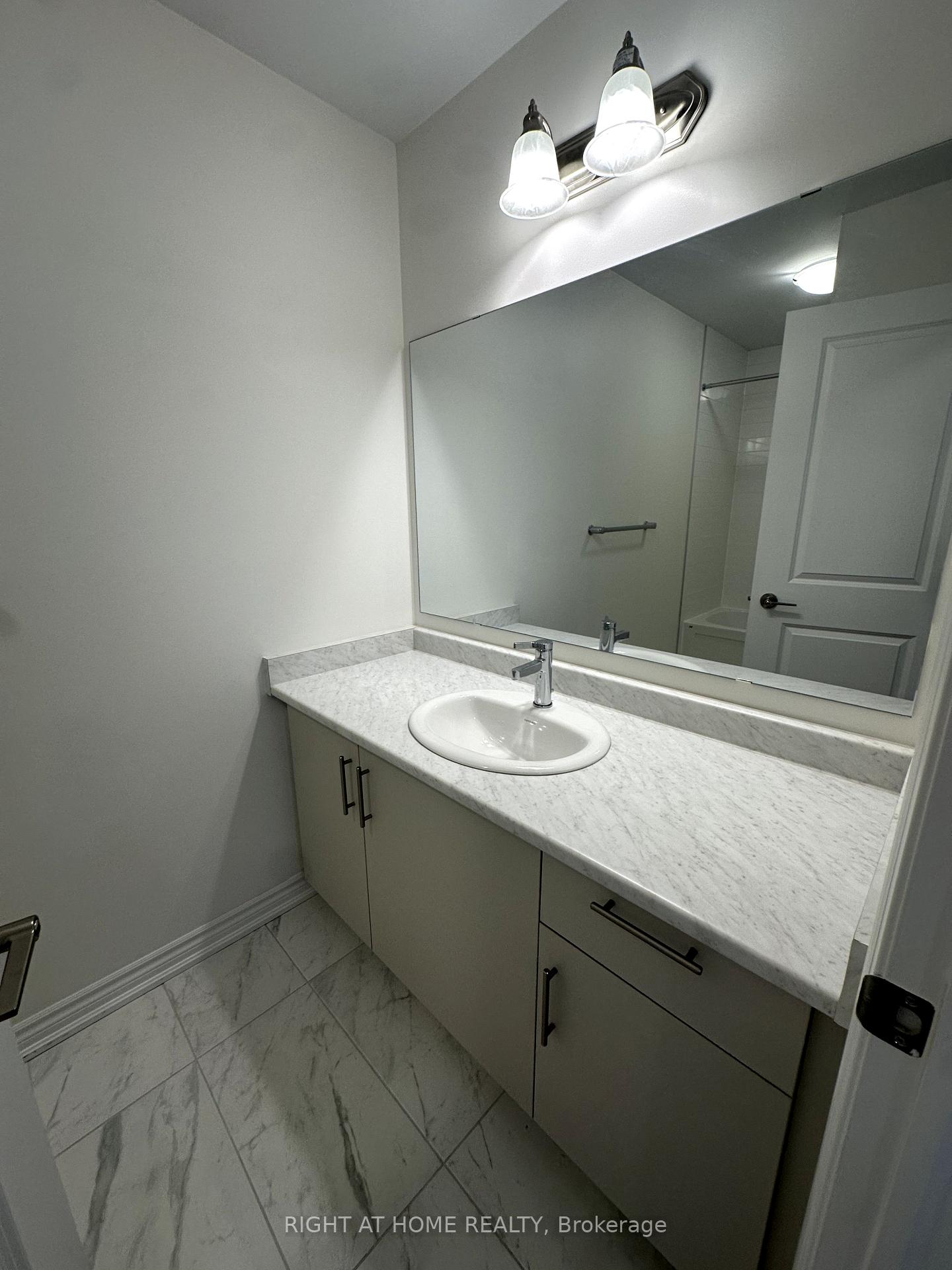Photo 18 of Unit Upper, 32 Greer Street, Barrie, Rural Barrie Southeast — HOMEH