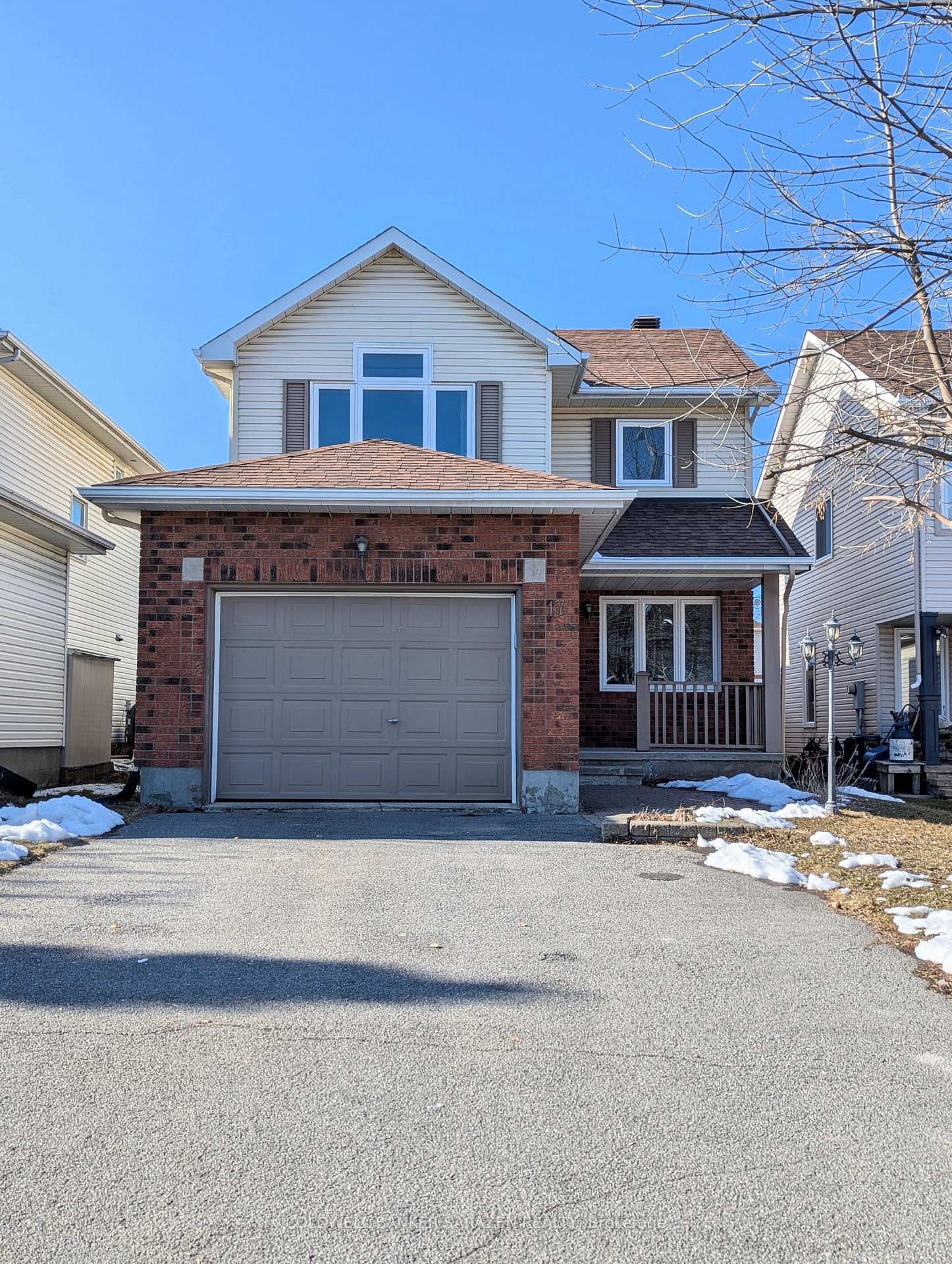 Front of 17 Rideaucrest Drive S