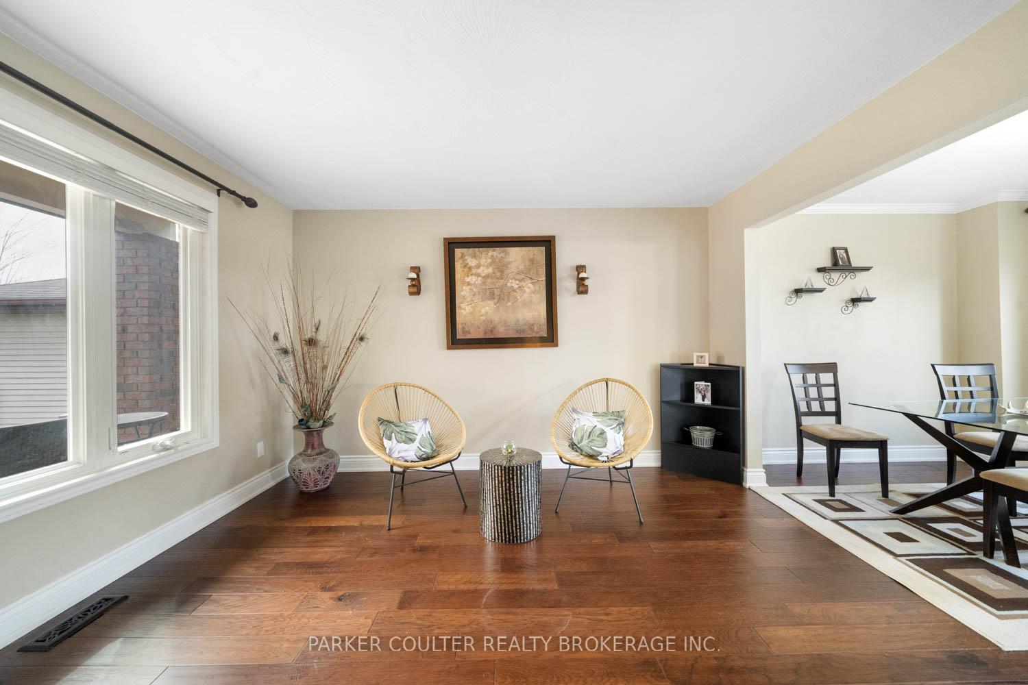 Photo 11 of 46 Orwell Crescent, Barrie, Letitia Heights — HOMEH