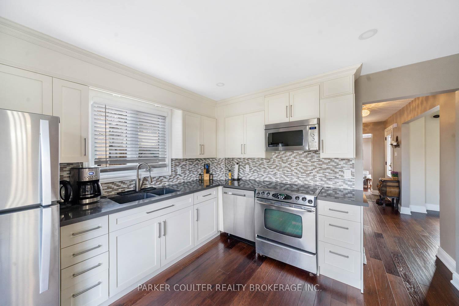 Photo 17 of 46 Orwell Crescent, Barrie, Letitia Heights — HOMEH