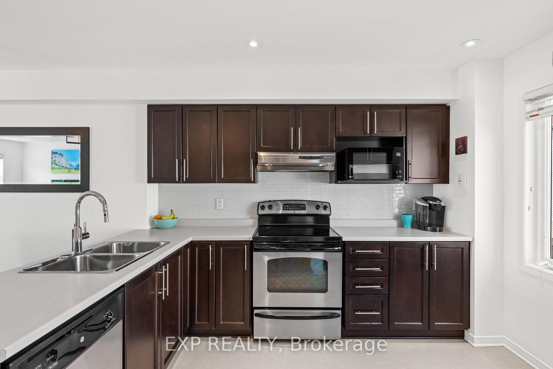 Photo 11 of 517 Simran Private, Ottawa, Barrhaven - Cedargrove/Fraserdale — HOMEH