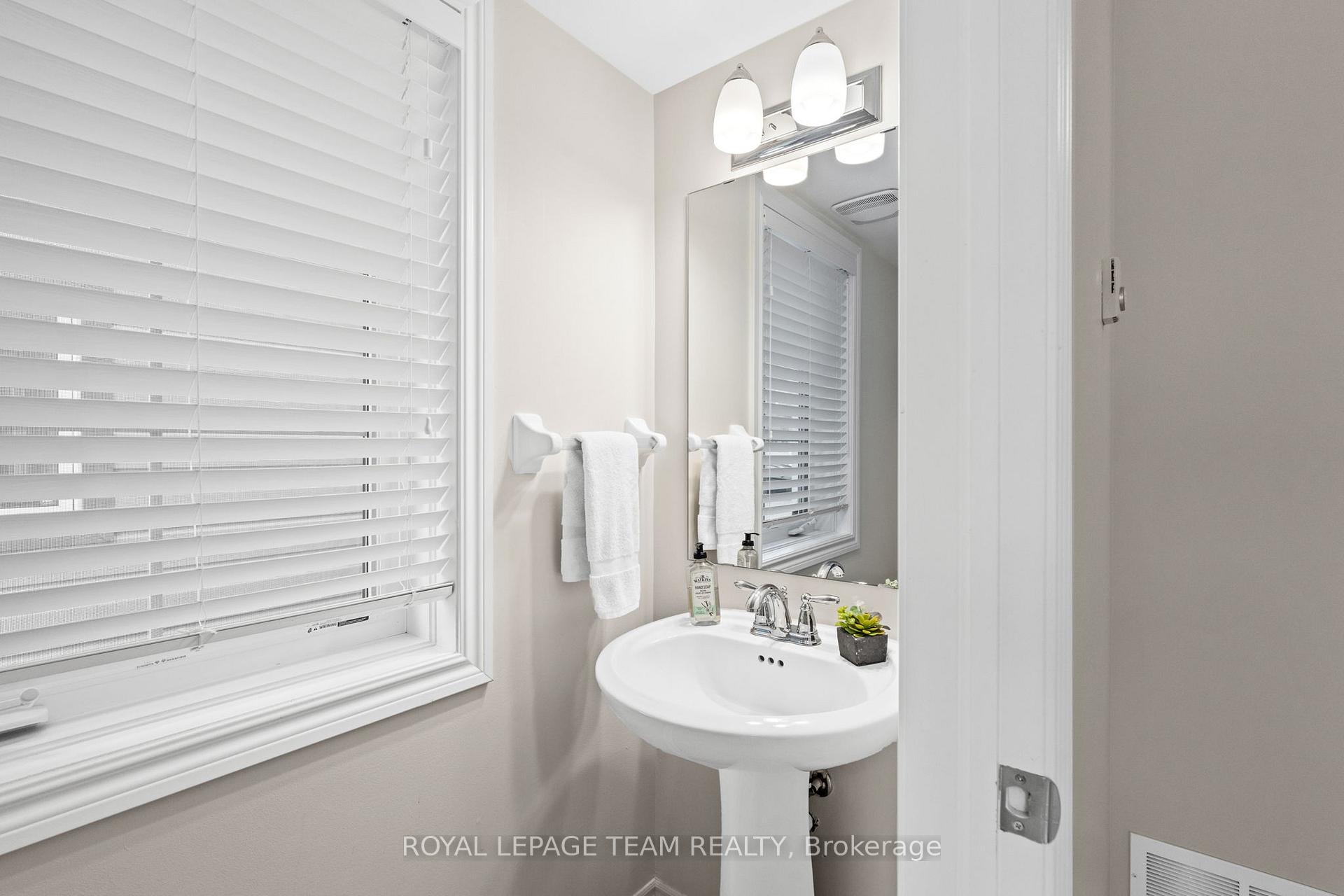 Photo 5 of 441 White Arctic Avenue, Ottawa, Barrhaven - Half Moon Bay — HOMEH