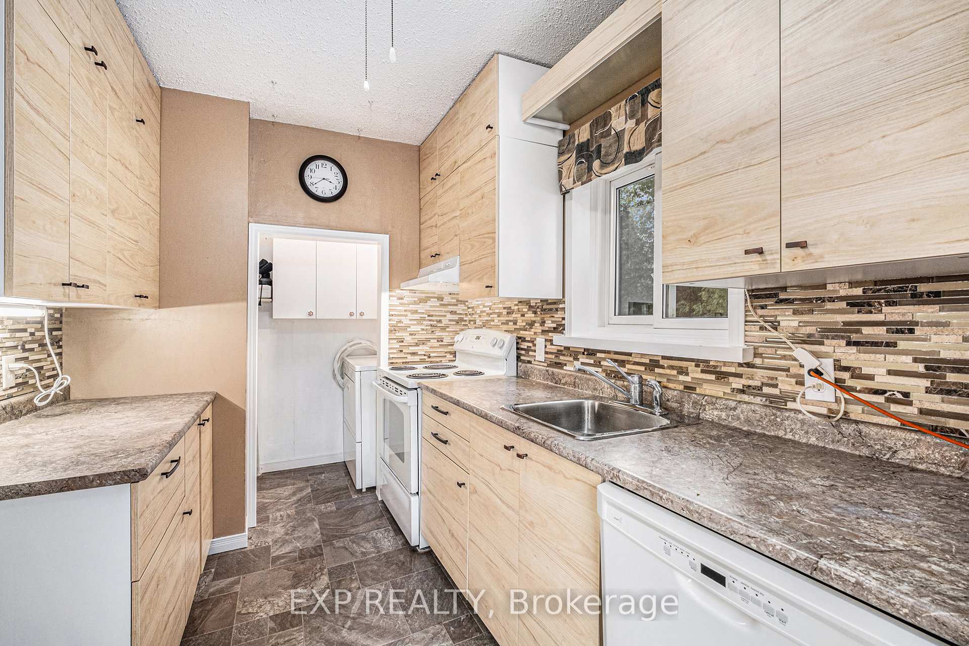 Photo 2 of 115 Nelson Street E, Carleton Place — HOMEH