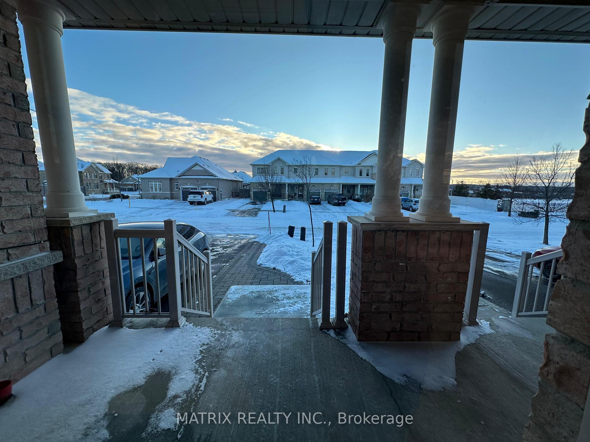 Photo 3 of 7 Snelgrove Crescent, Barrie, West Bayfield — HOMEH