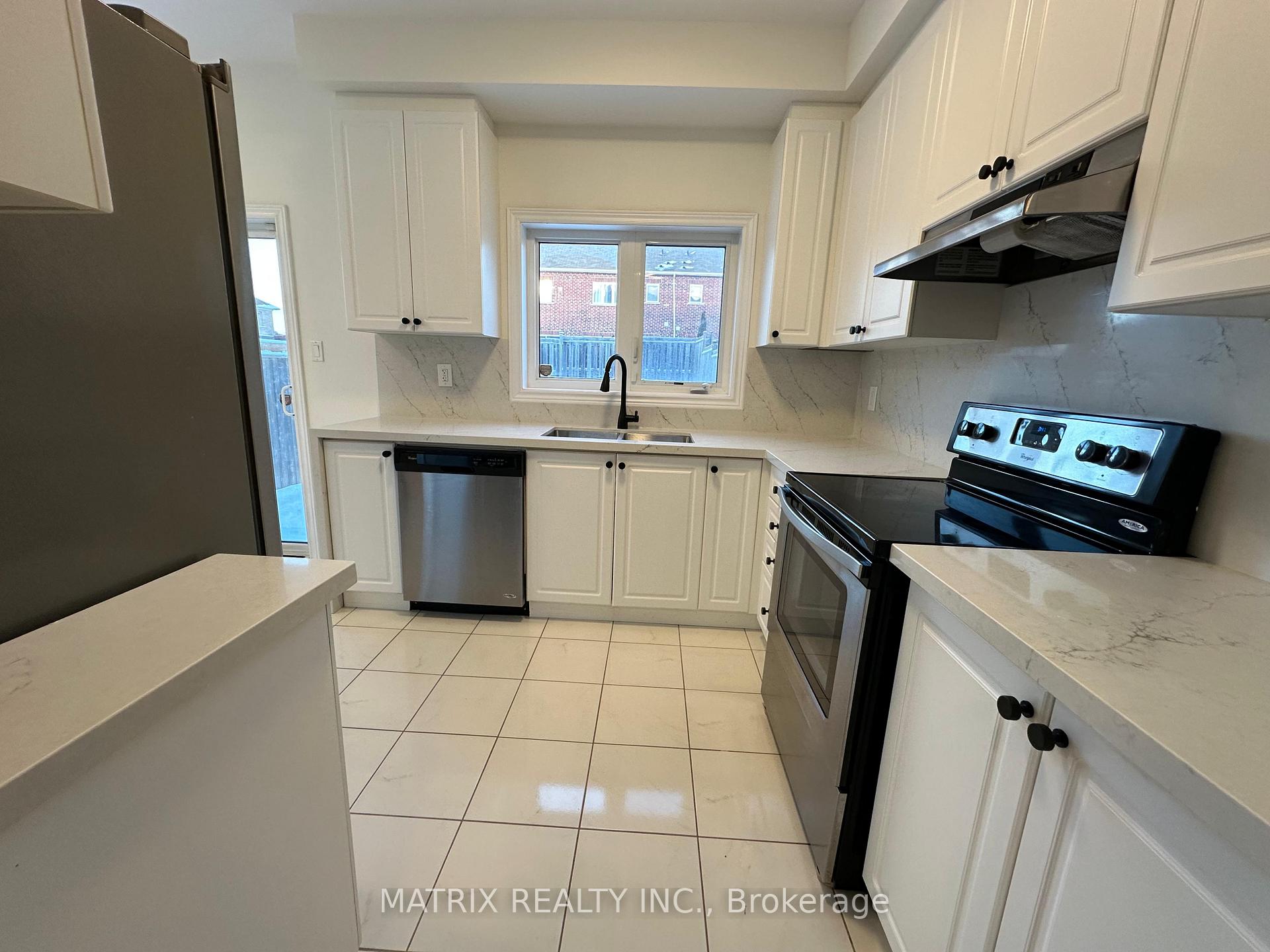 Photo 11 of 7 Snelgrove Crescent, Barrie, West Bayfield — HOMEH
