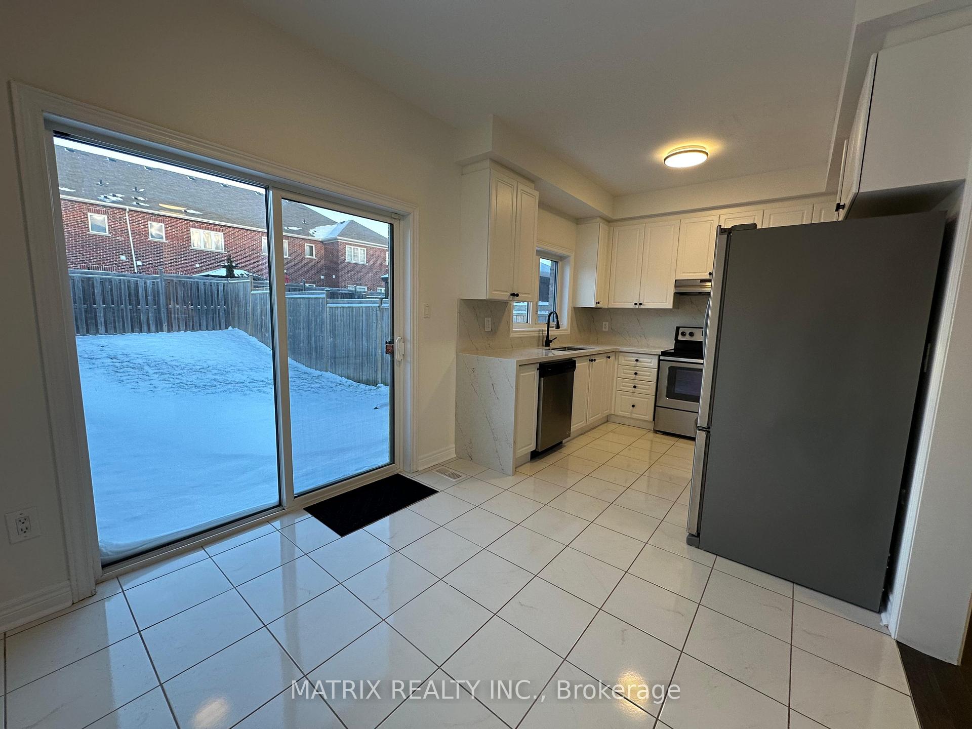 Photo 16 of 7 Snelgrove Crescent, Barrie, West Bayfield — HOMEH
