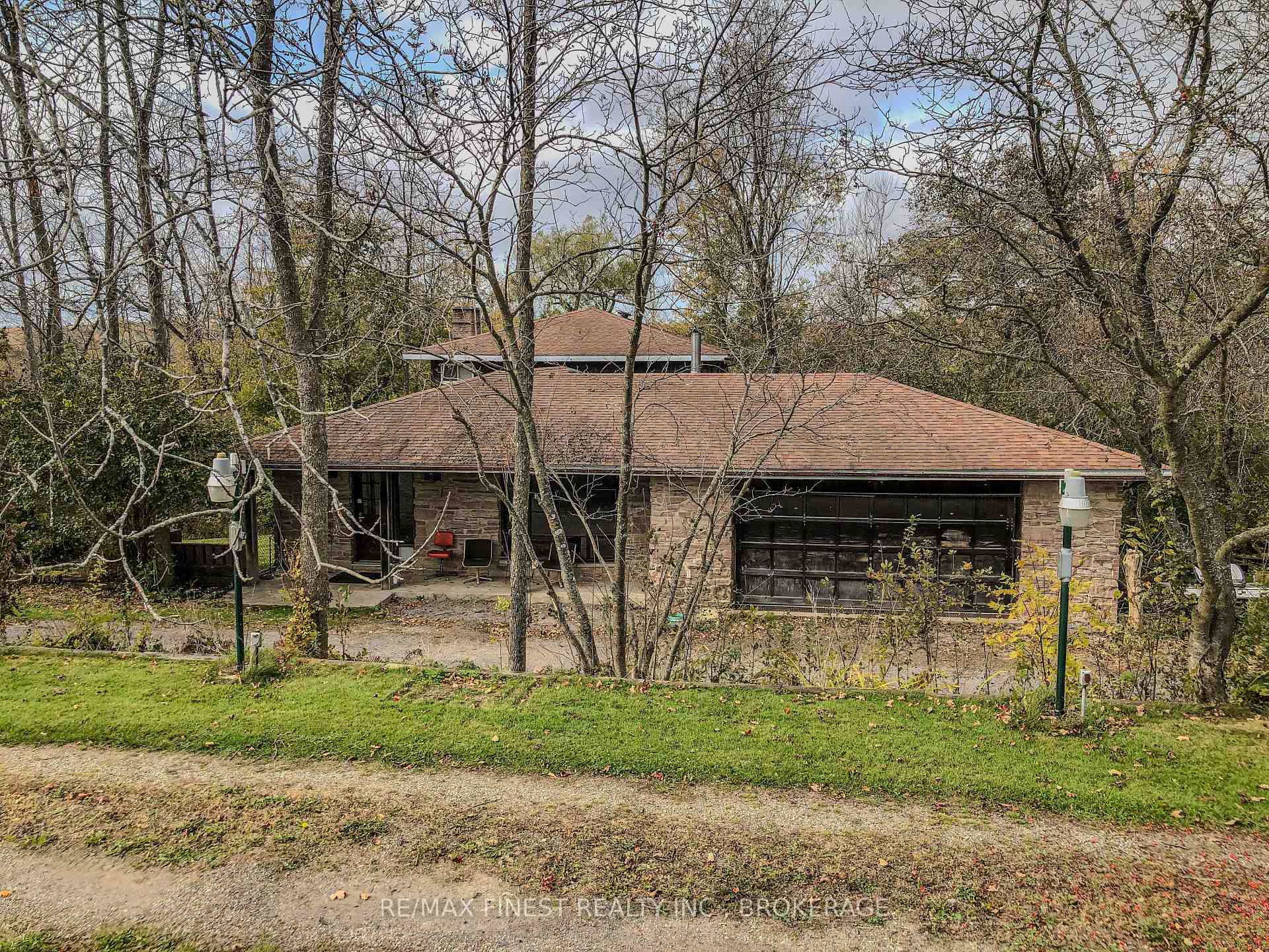Front of 3327 Wilton Road N