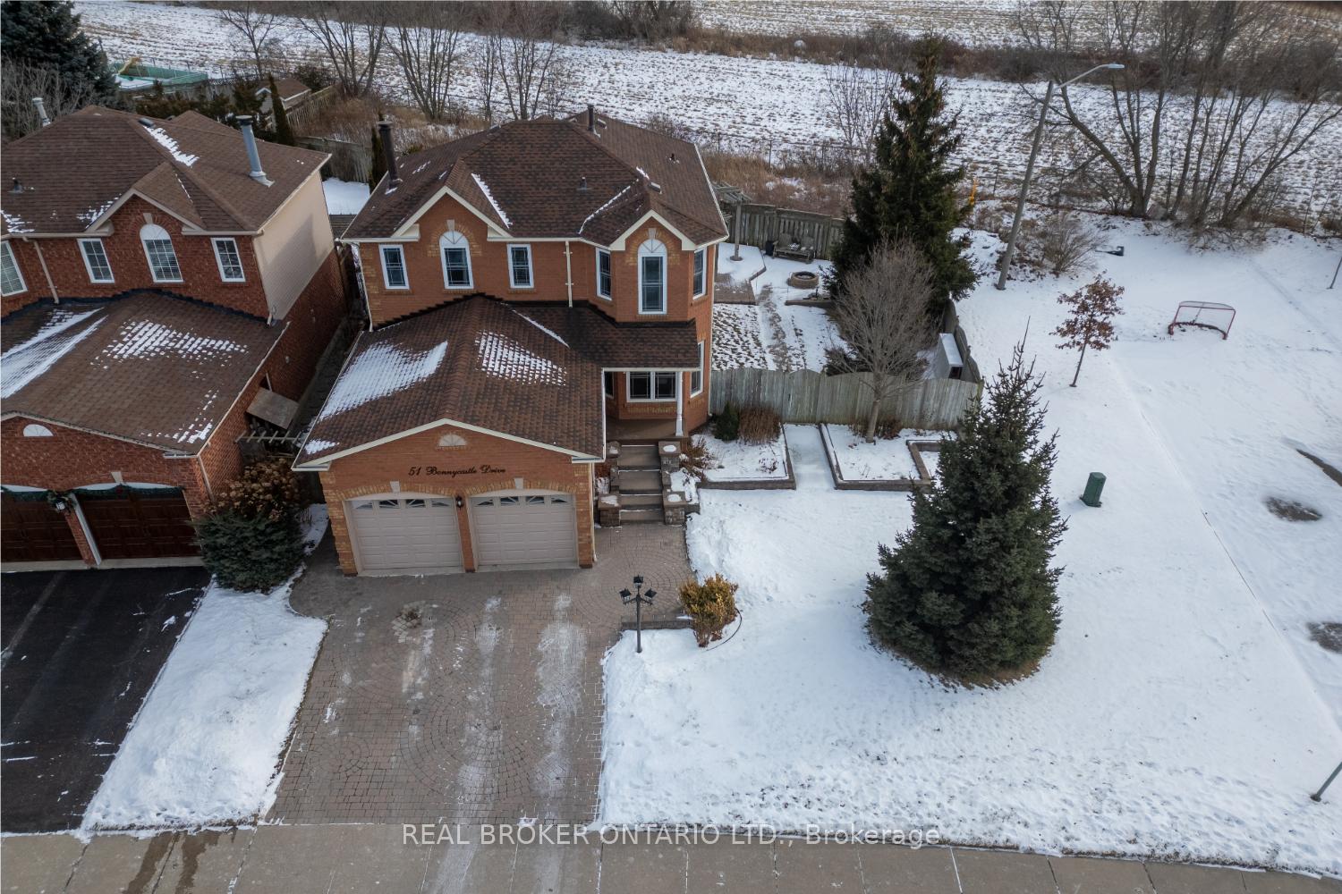 Photo 4 of 51 Bonnycastle Drive, Clarington, Bowmanville — HOMEH