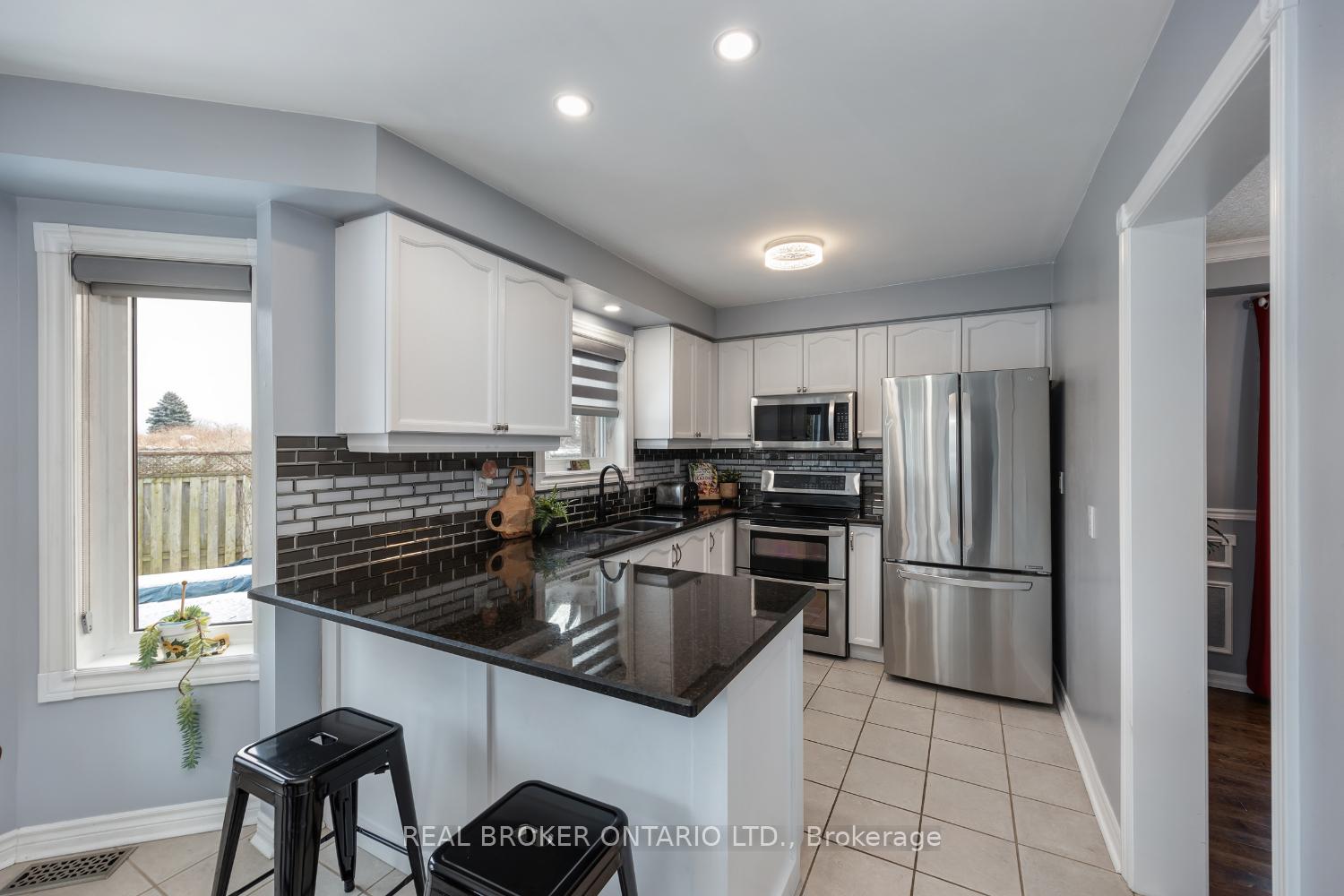 Photo 10 of 51 Bonnycastle Drive, Clarington, Bowmanville — HOMEH