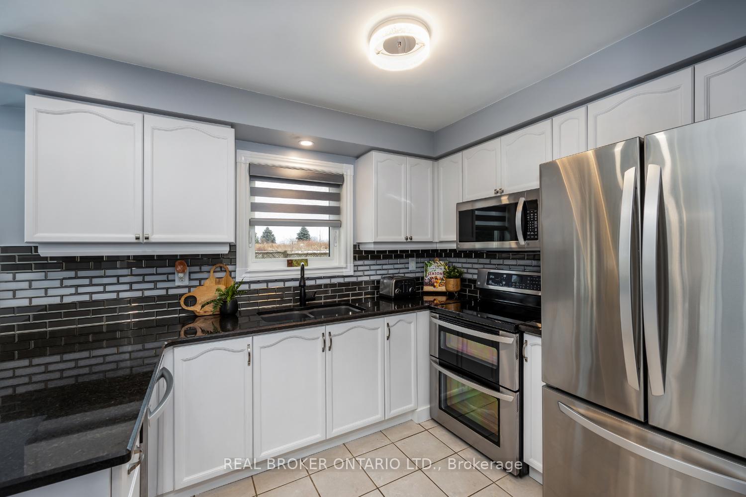 Photo 11 of 51 Bonnycastle Drive, Clarington, Bowmanville — HOMEH