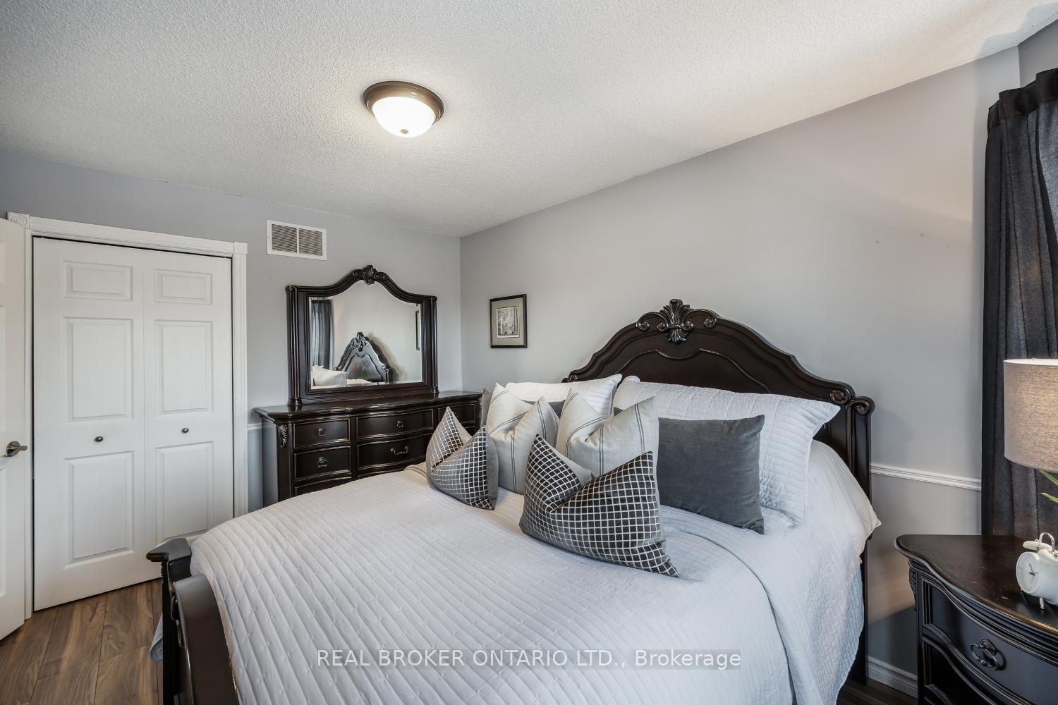 Photo 23 of 51 Bonnycastle Drive, Clarington, Bowmanville — HOMEH