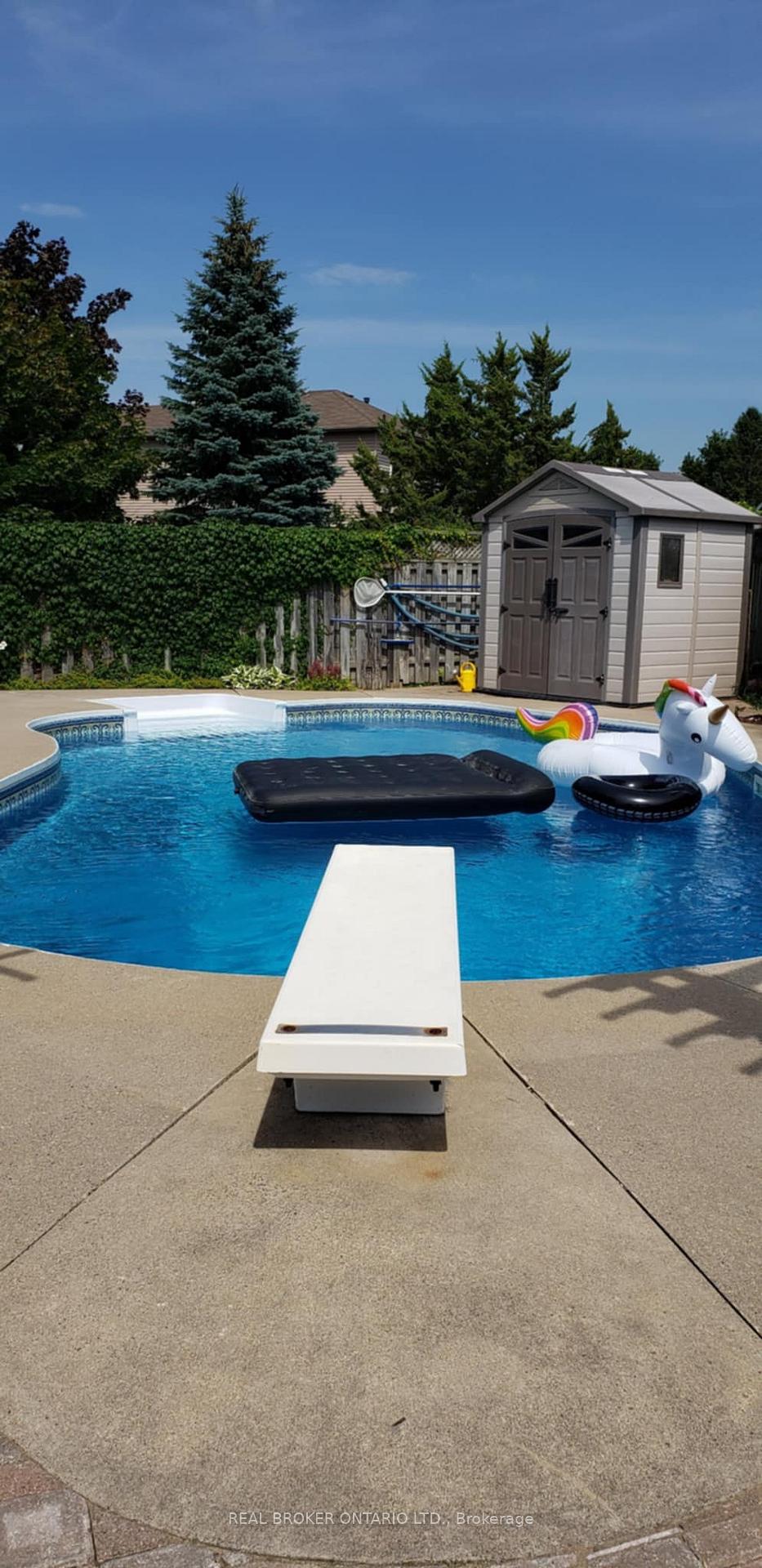 Photo 37 of 51 Bonnycastle Drive, Clarington, Bowmanville — HOMEH