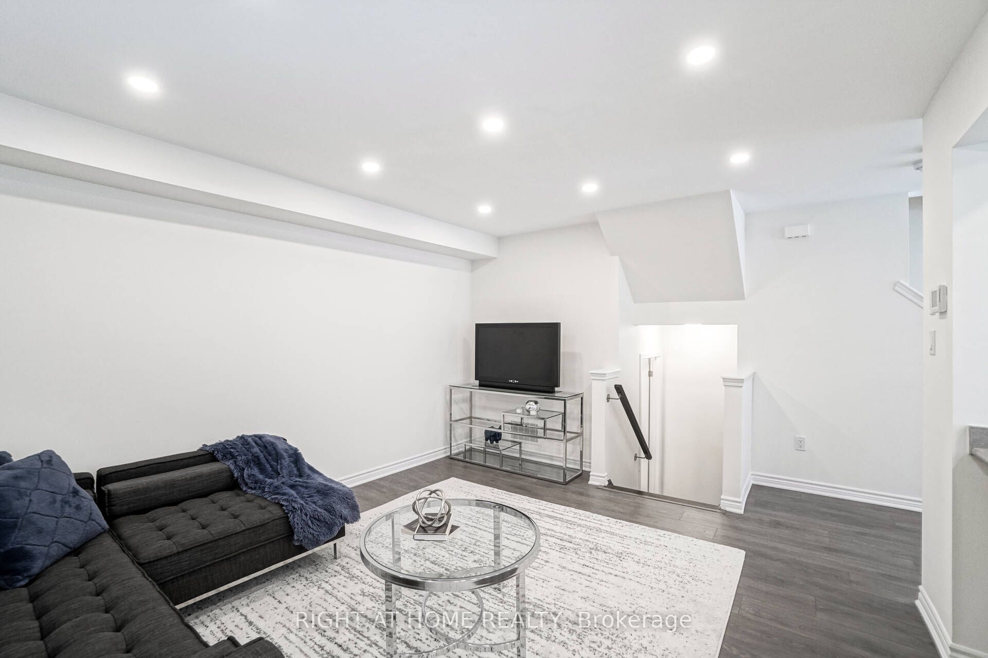Photo 36 of 277 Casson Point, Milton, Ford — HOMEH