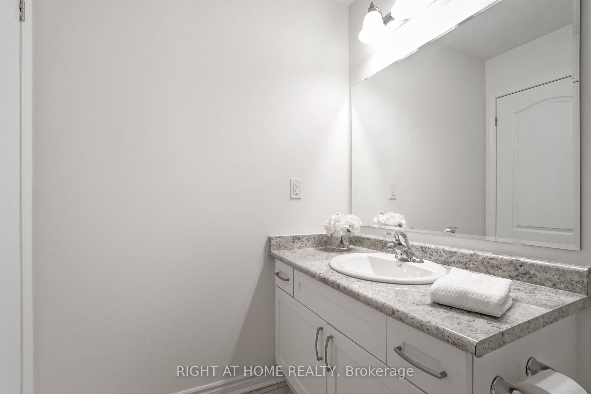 Photo 54 of 277 Casson Point, Milton, Ford — HOMEH