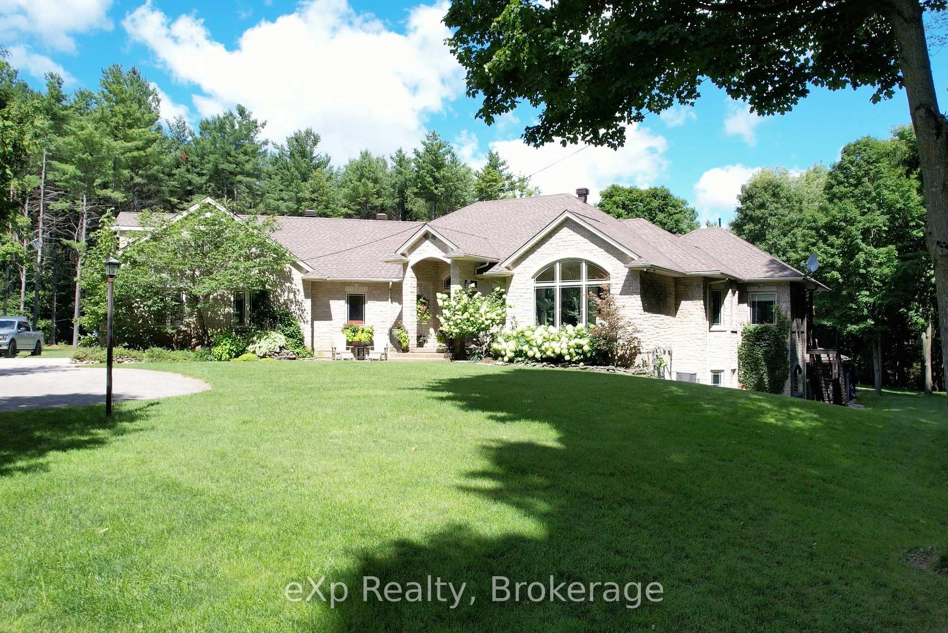 Photo 3 of 59 Maple Creek Drive, Brockton — HOMEH