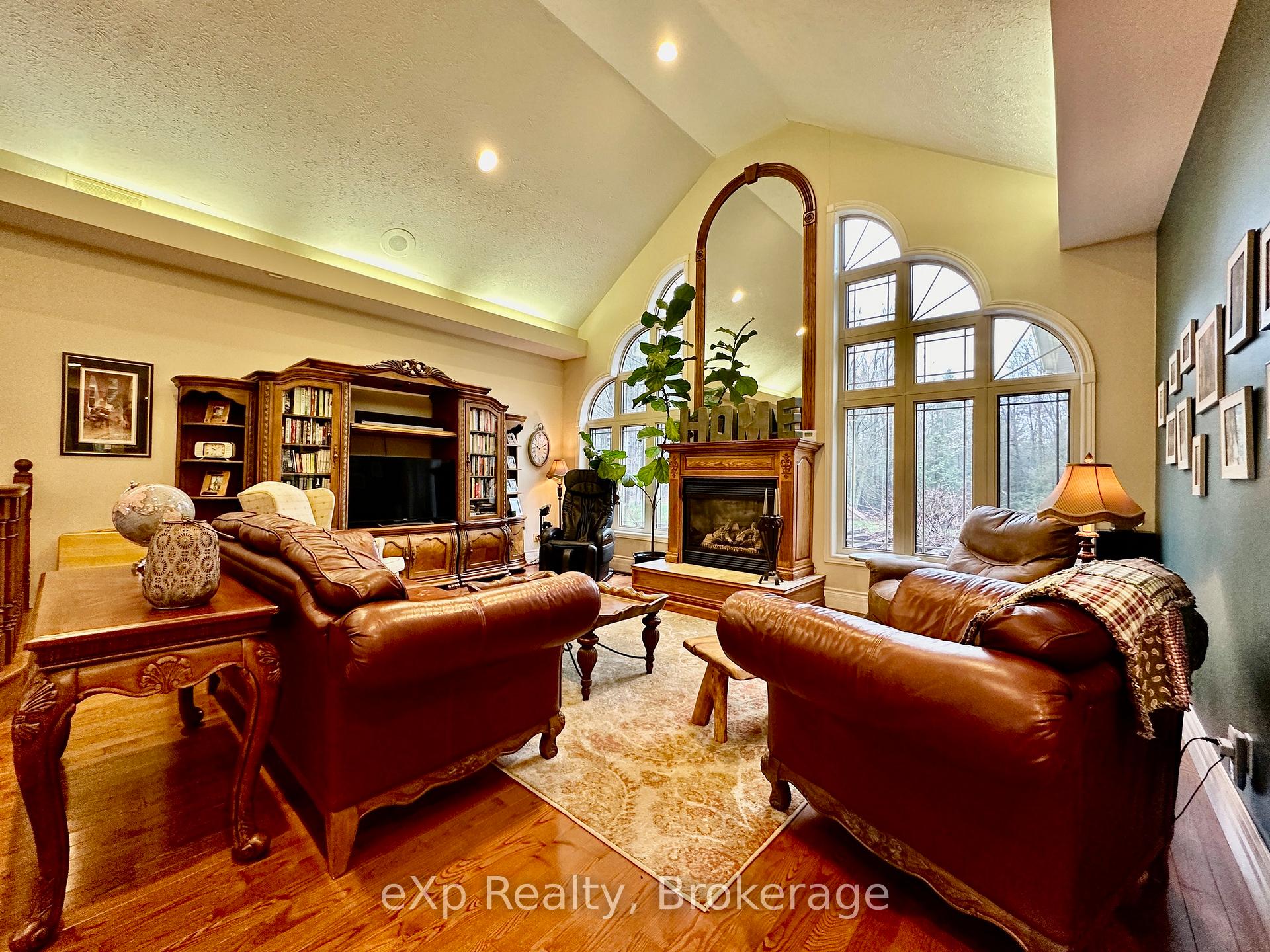 Photo 10 of 59 Maple Creek Drive, Brockton — HOMEH