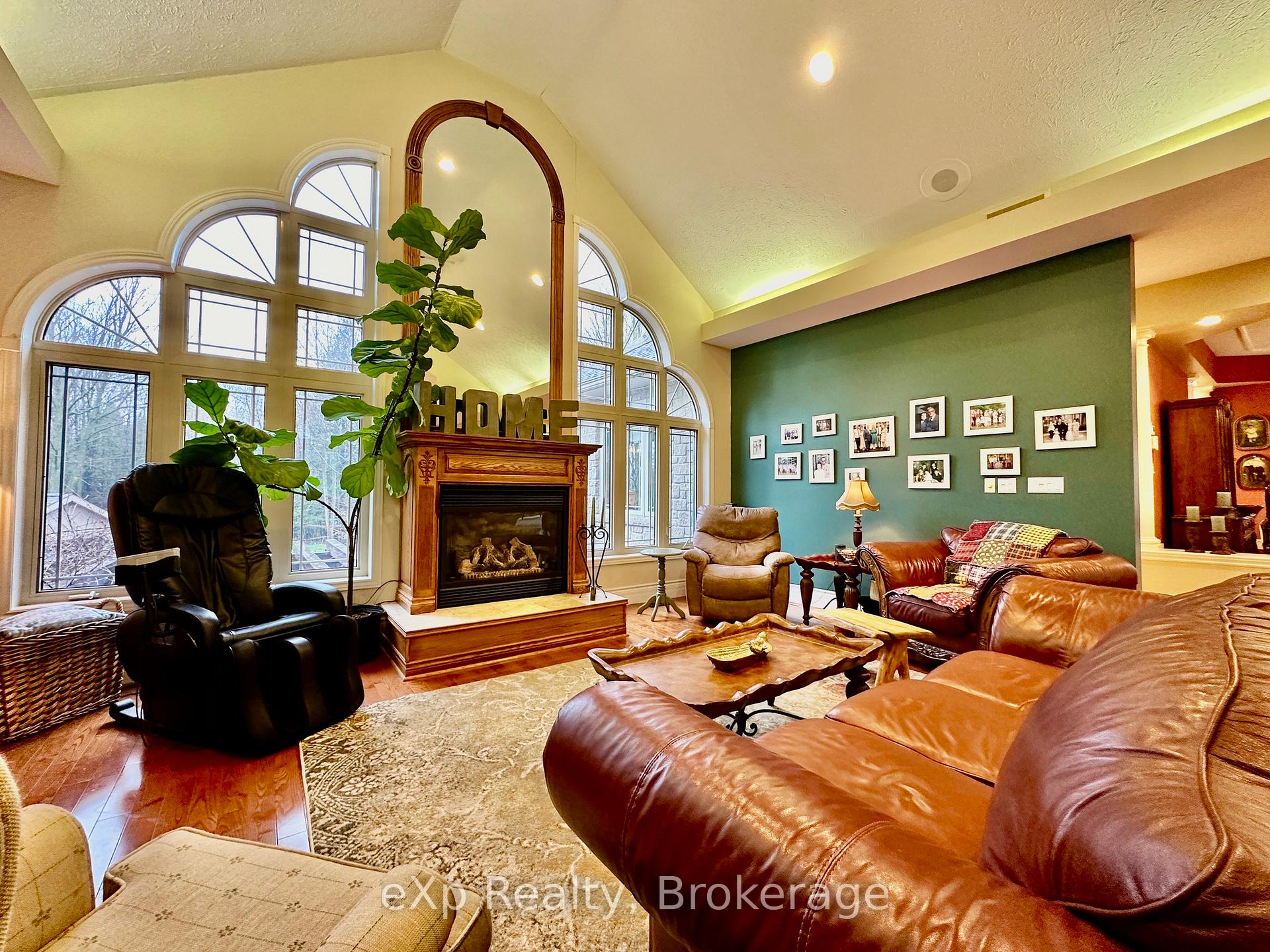 Photo 11 of 59 Maple Creek Drive, Brockton — HOMEH