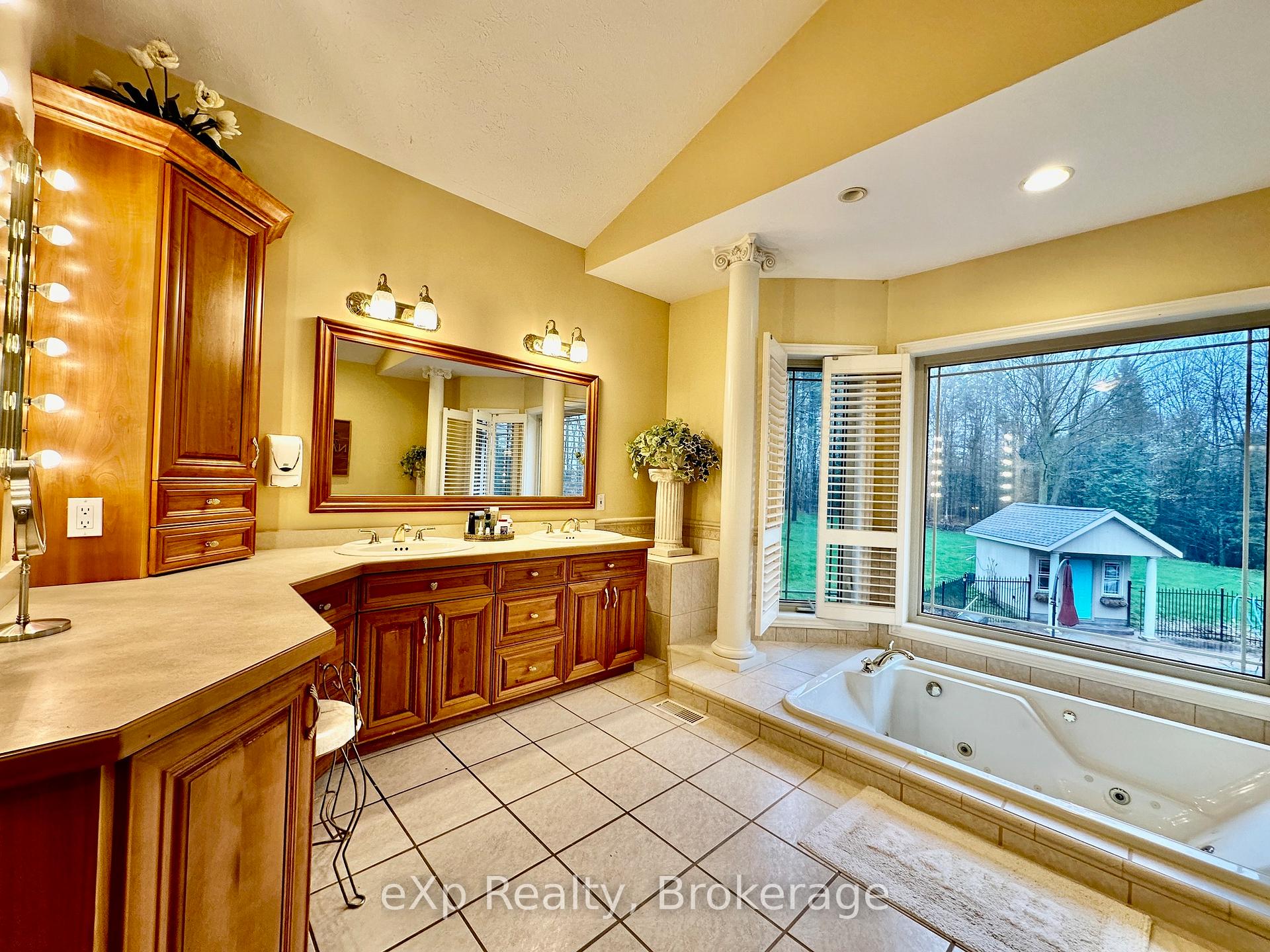Photo 23 of 59 Maple Creek Drive, Brockton — HOMEH