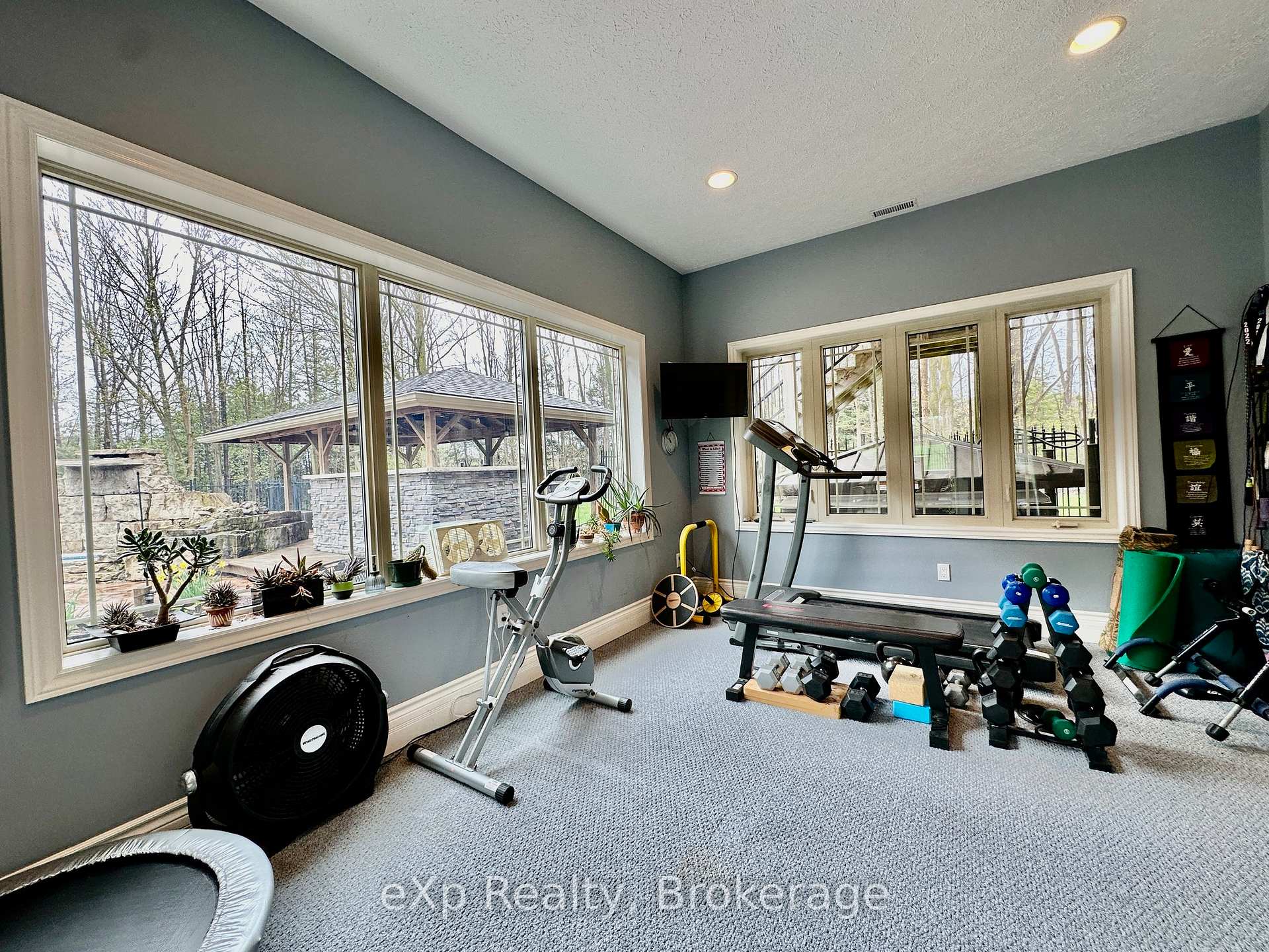 Photo 40 of 59 Maple Creek Drive, Brockton — HOMEH