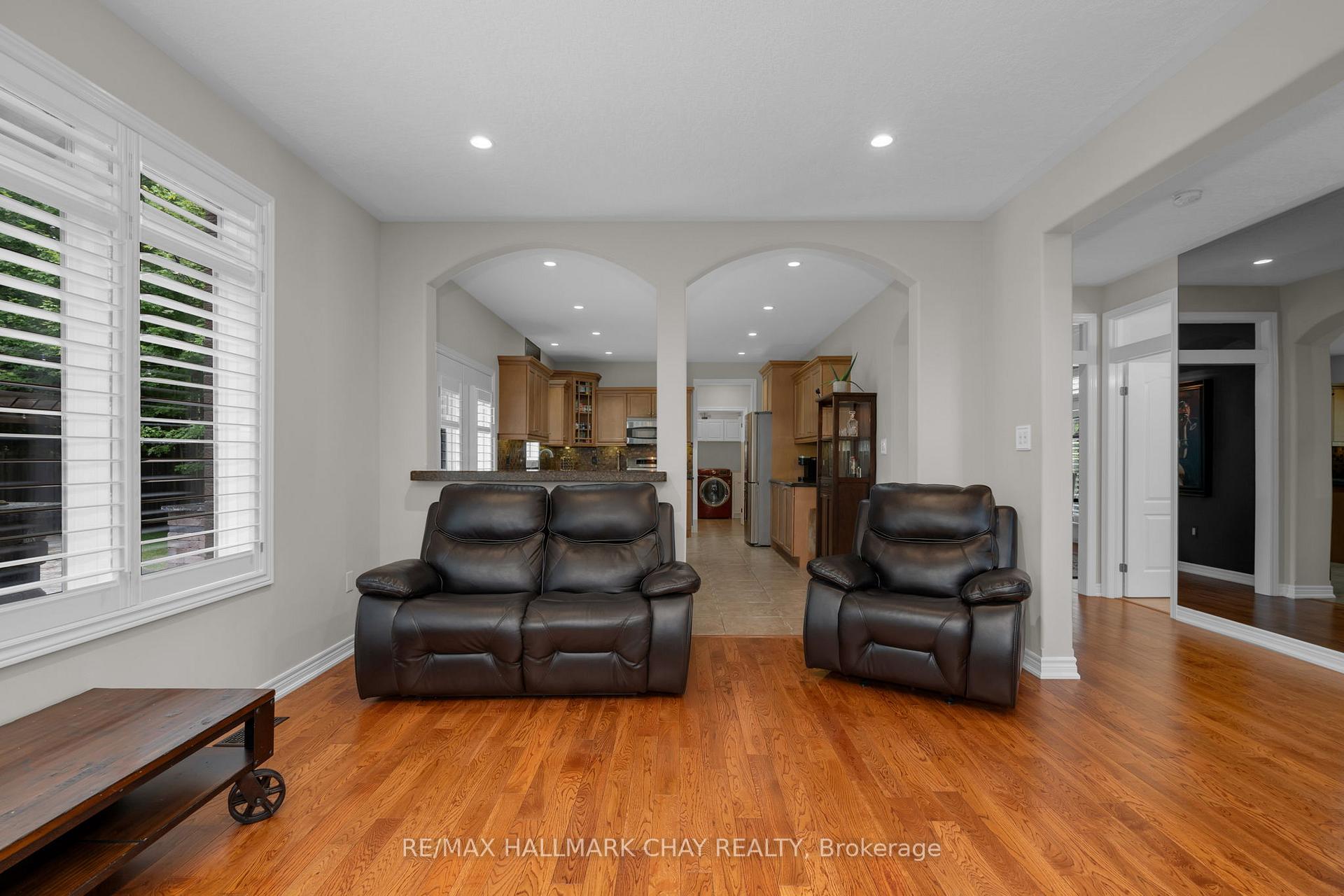 Photo 6 of 70 Cumming Drive, Barrie, Ardagh — HOMEH