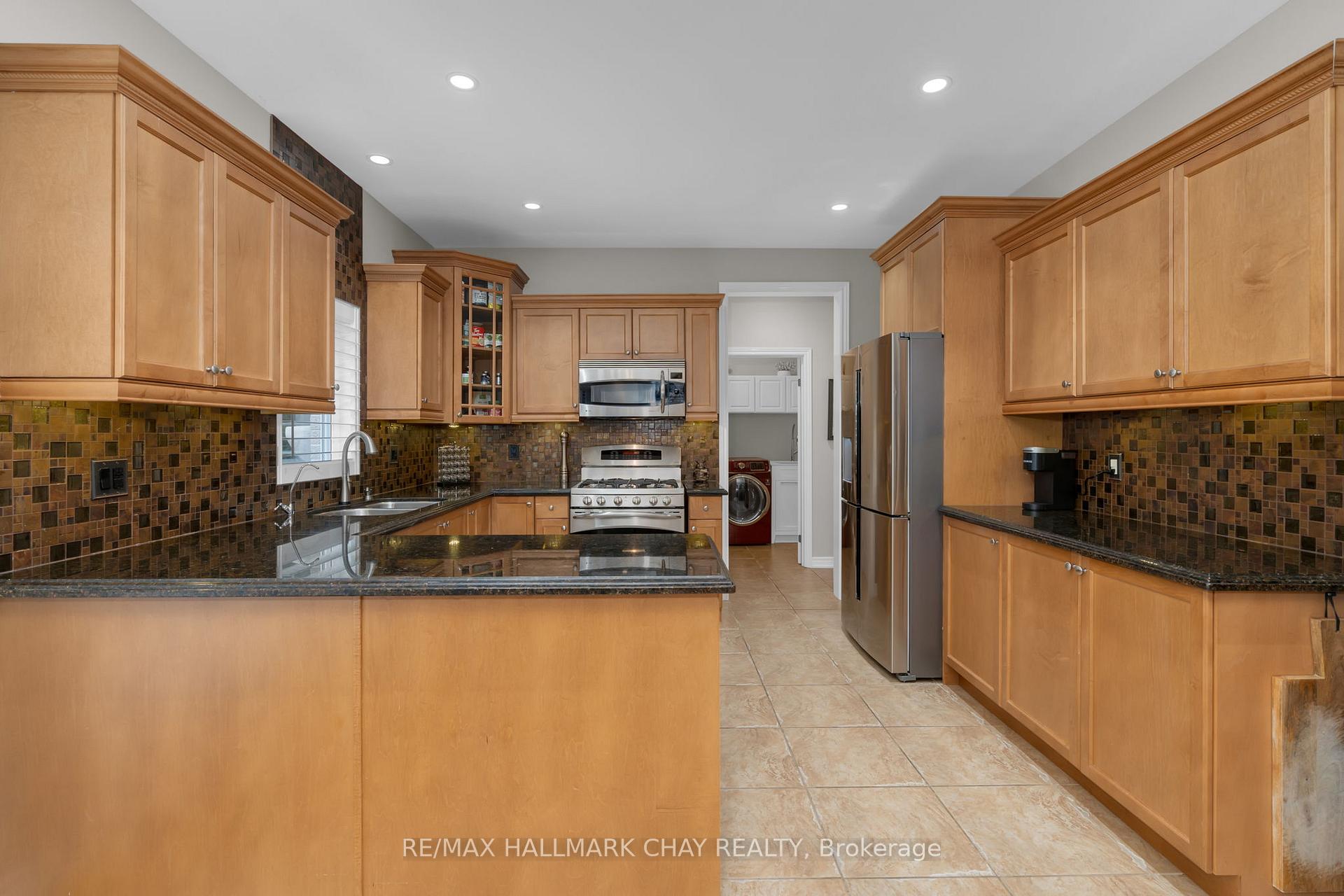 Photo 8 of 70 Cumming Drive, Barrie, Ardagh — HOMEH