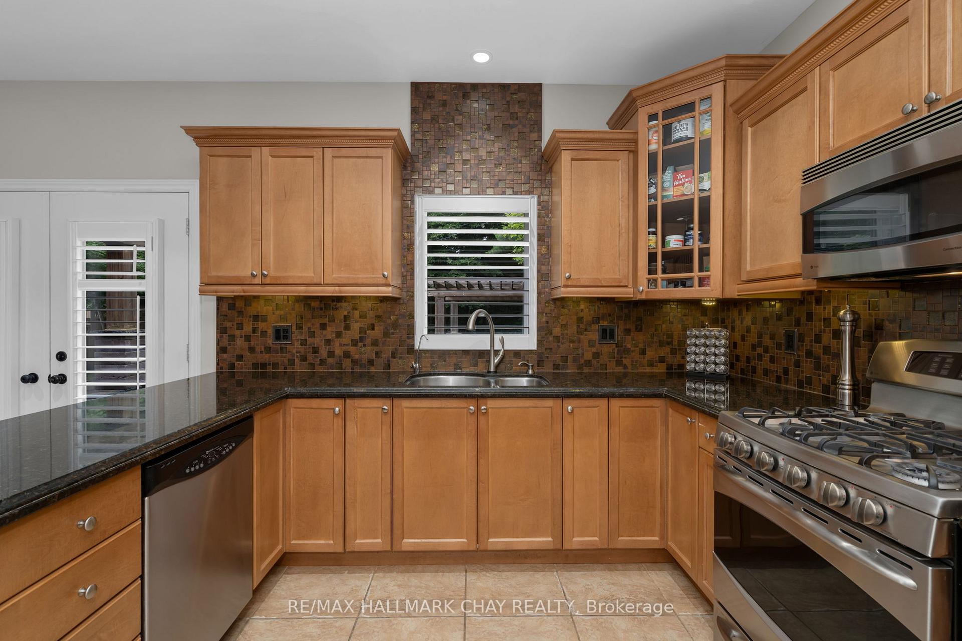 Photo 10 of 70 Cumming Drive, Barrie, Ardagh — HOMEH