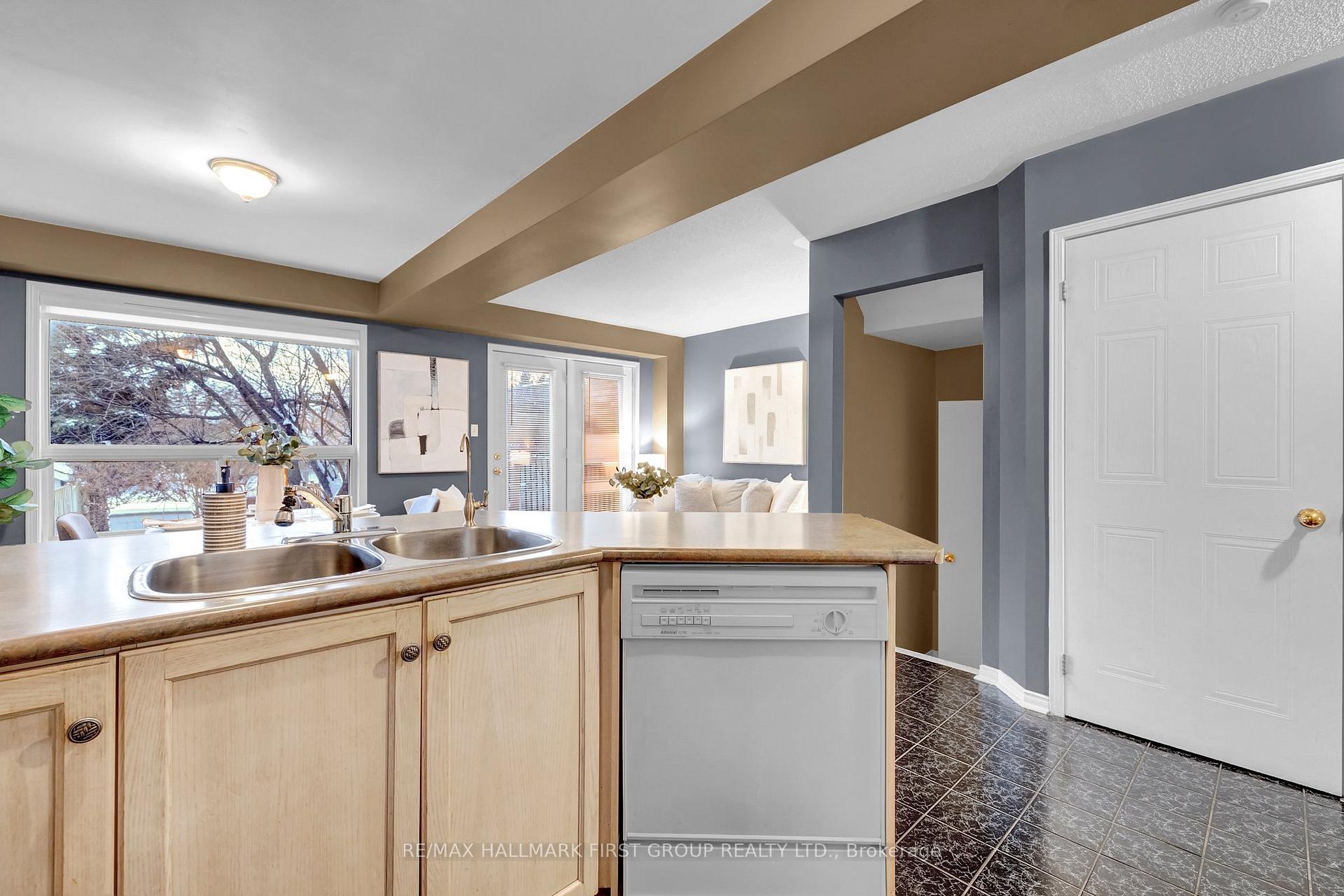 Photo 10 of 20 Cornish Drive, Clarington, Courtice — HOMEH