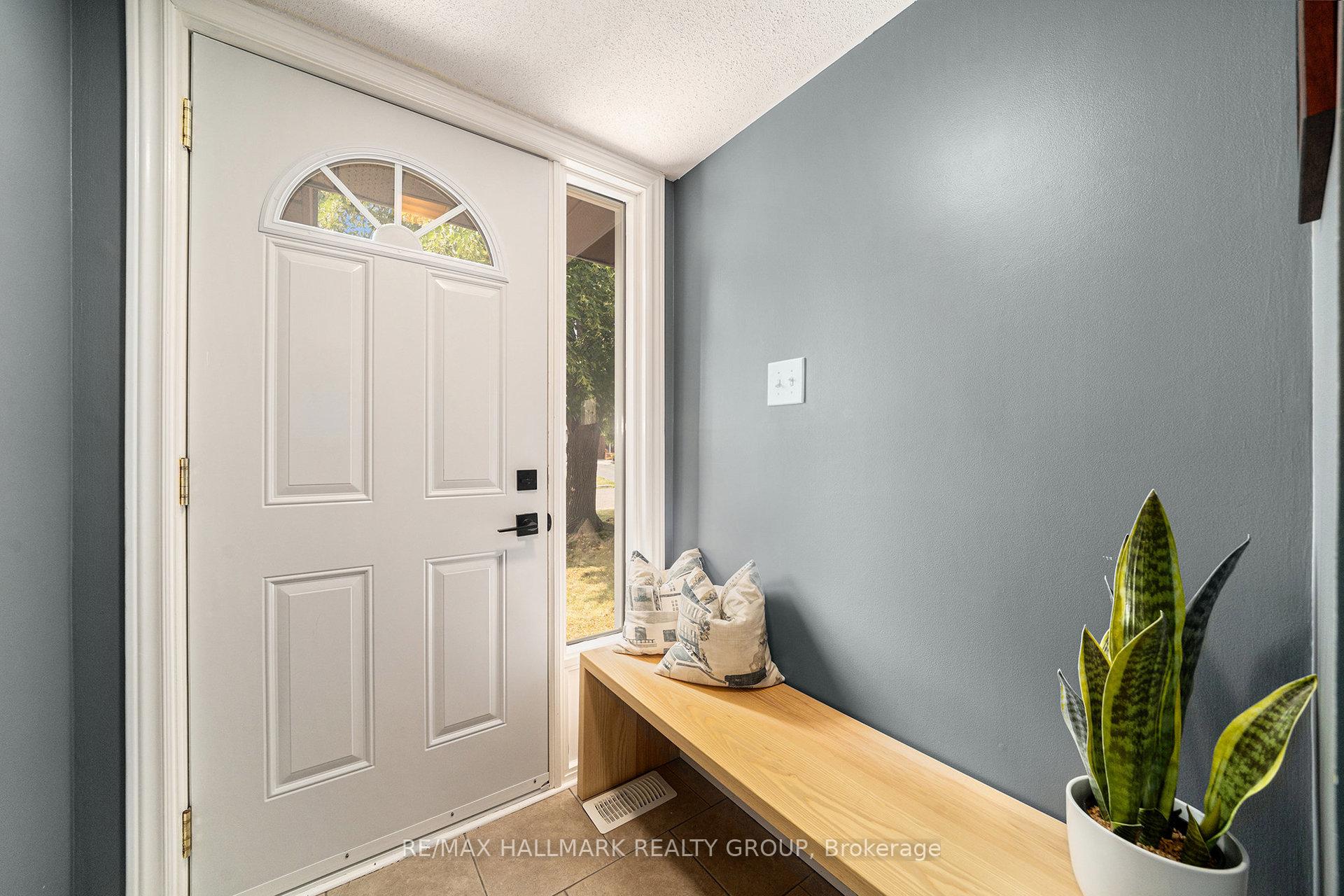 Photo 2 of 26 Aldgate Crescent, Ottawa, Barrhaven - Pheasant Run — HOMEH