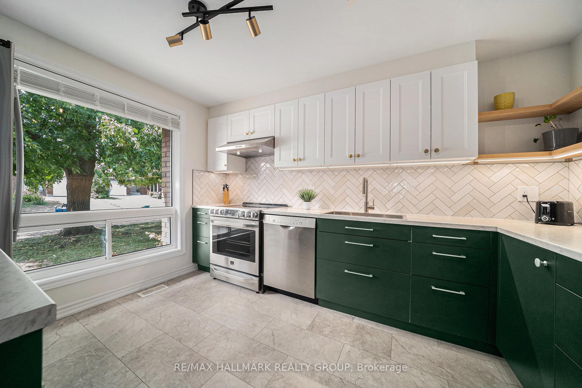 Photo 4 of 26 Aldgate Crescent, Ottawa, Barrhaven - Pheasant Run — HOMEH