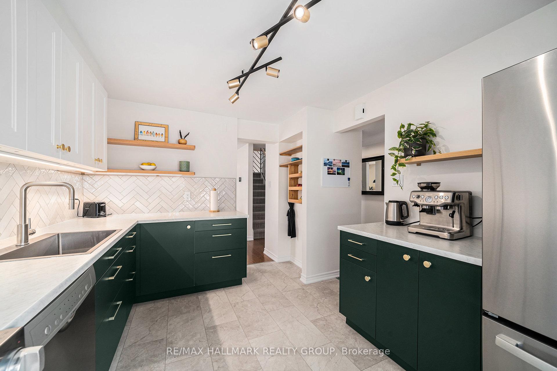 Photo 18 of 26 Aldgate Crescent, Ottawa, Barrhaven - Pheasant Run — HOMEH