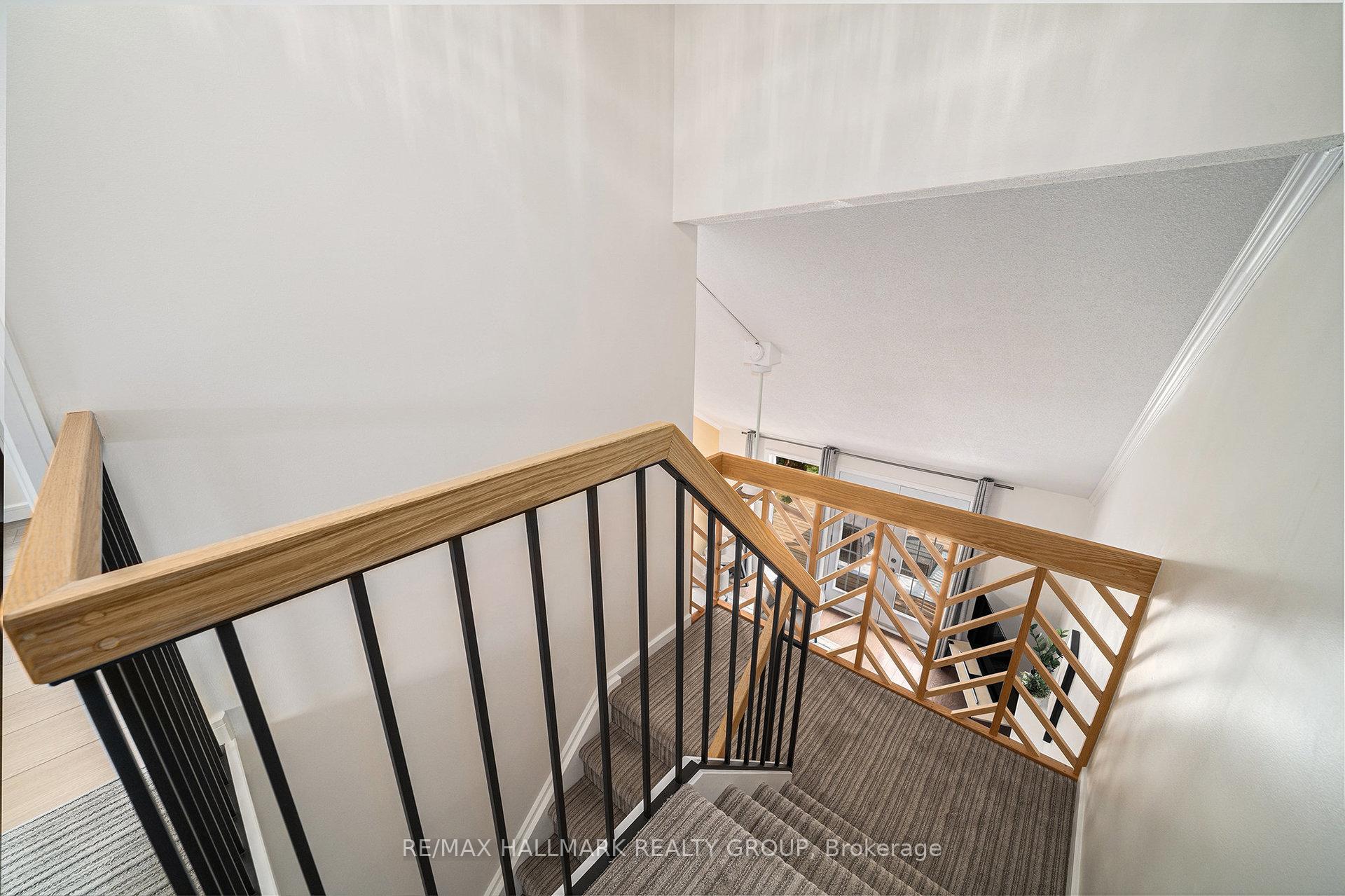 Photo 12 of 26 Aldgate Crescent, Ottawa, Barrhaven - Pheasant Run — HOMEH