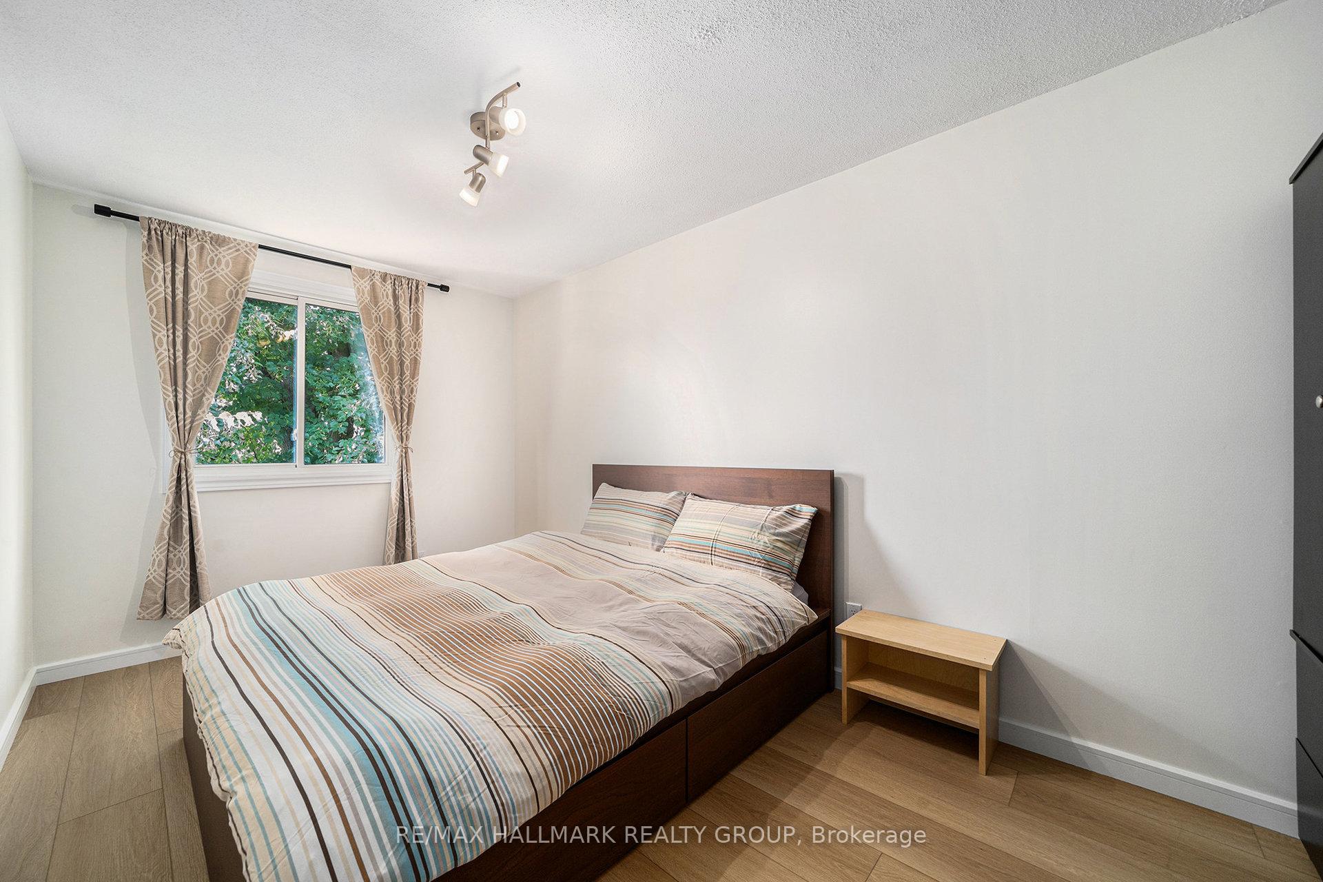 Photo 15 of 26 Aldgate Crescent, Ottawa, Barrhaven - Pheasant Run — HOMEH